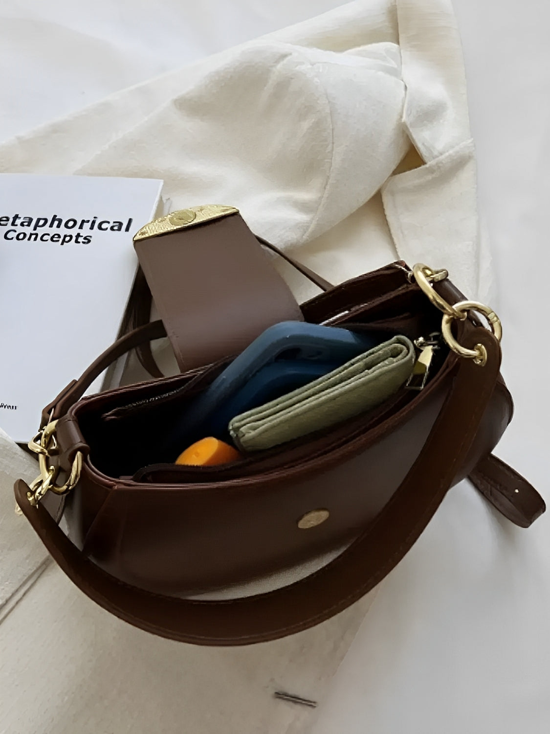 Bolsa Feminina de Ombro Meia Lua em Couro PU com Alça Ajustável e Fechamento Magnético - Patricia