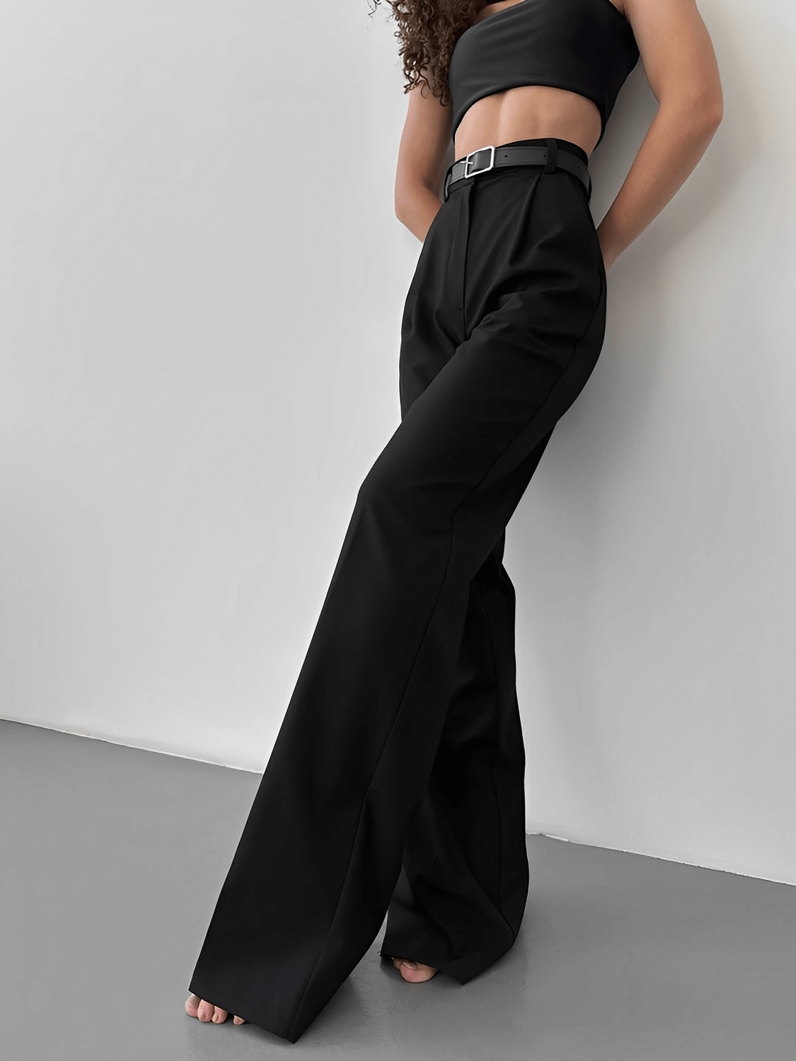 Calça Feminina Wide Leg em Alfaiataria Clássica com Cintura Alta e Bolsos – Kate