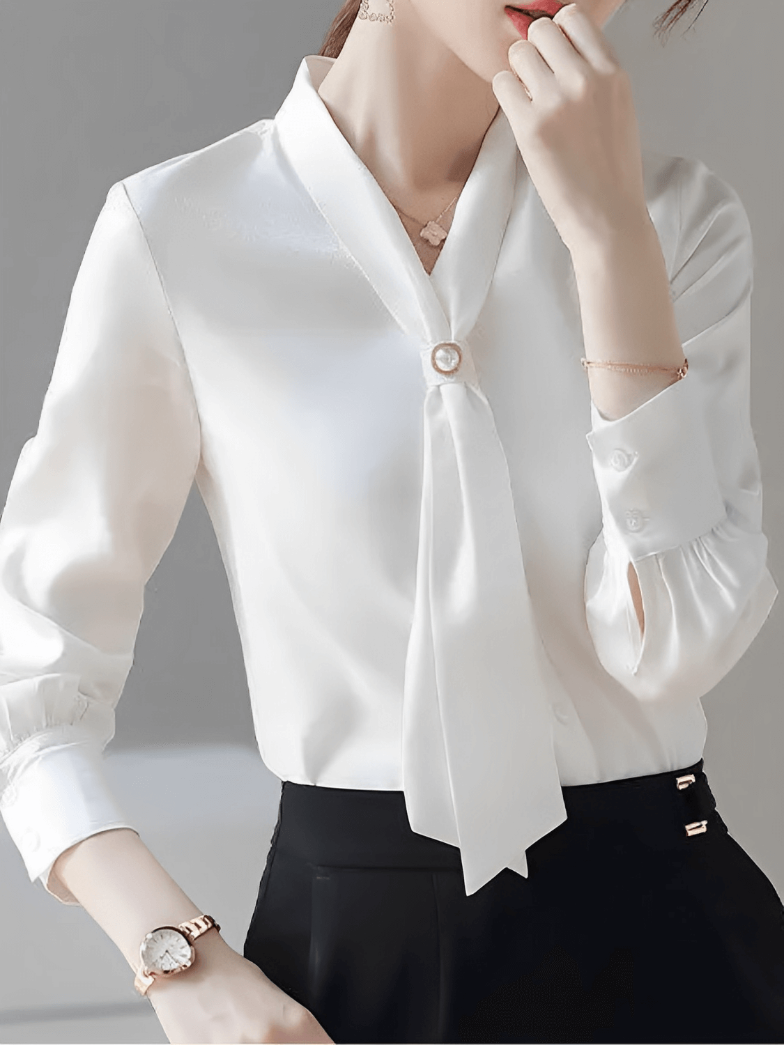 Camisa Feminina em Chiffon com Gola Lenço e Botão Perolado - Eulália
