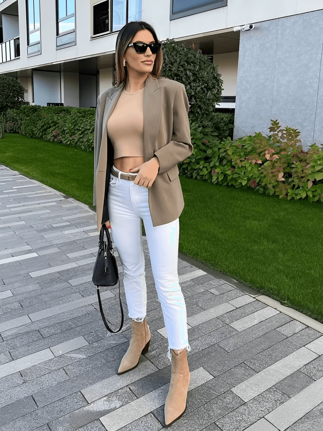 Blazer Feminino Alfaiataria Clássica com Lapela Marcante Botões Duplos Trespassado e Bolsos Decorativos – Ayana