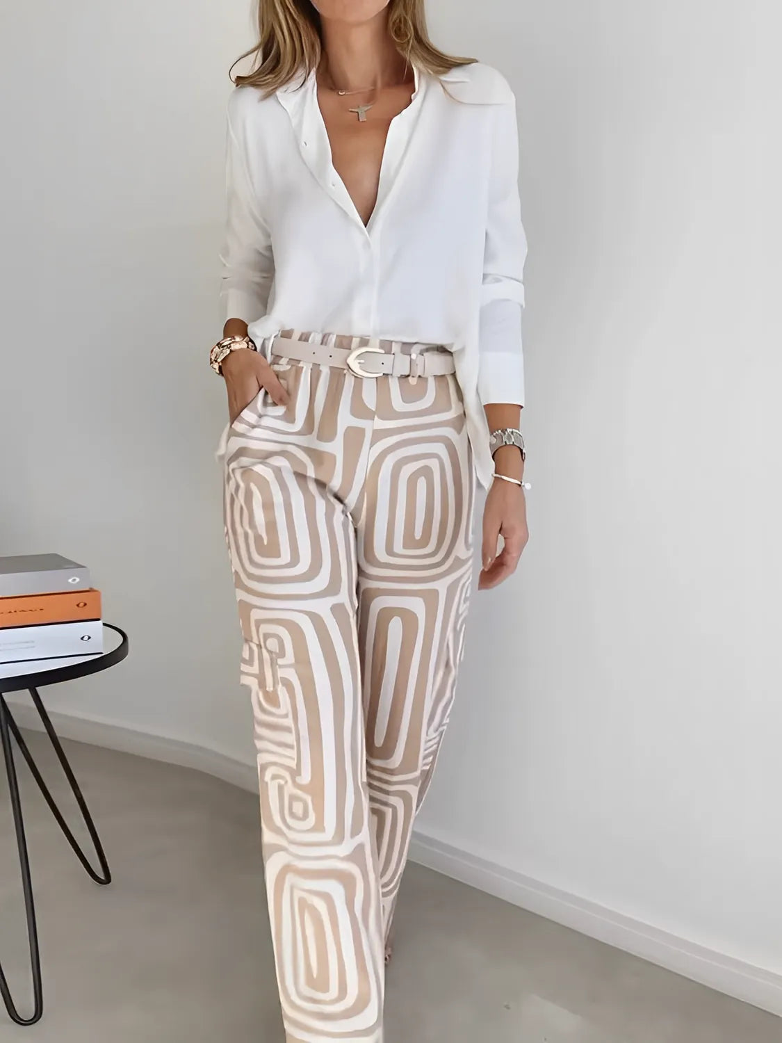 Conjunto Feminino com Camisa de Manga Longa e Calça Reta com Estampa Geométrica - Bianca