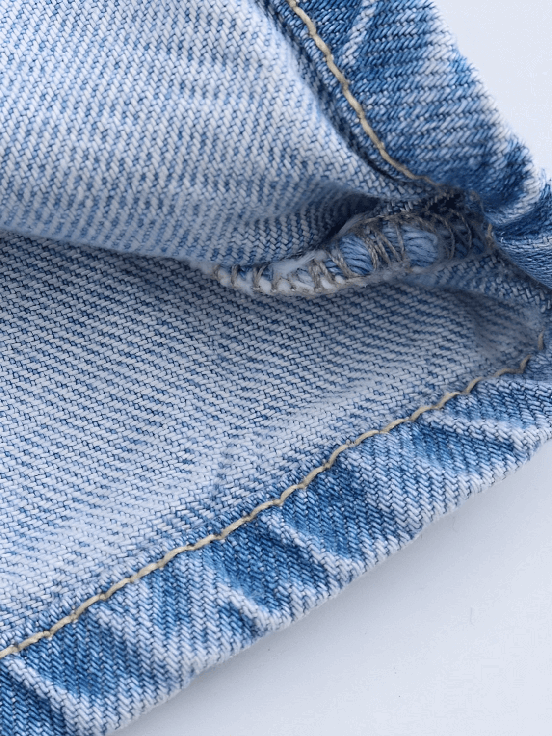 Macacão Feminino Jeans com Decote Nadador e Abertura Frontal em Botões Modelagem Wide Leg  - Jordana