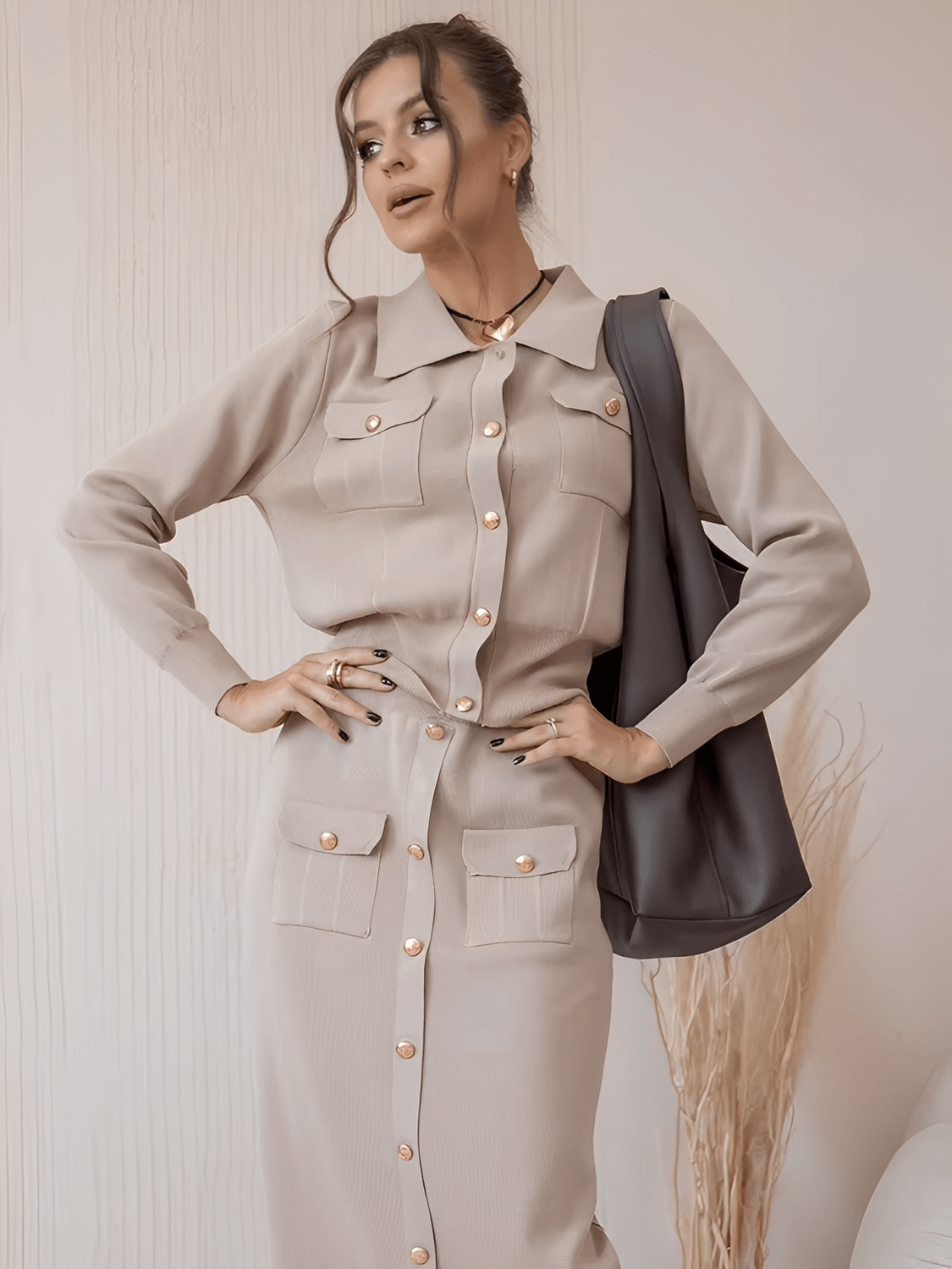 Conjunto Feminino Alfaiataria em Viscose com Suéter de Gola Virada e Saia Midi com Bolsos e Botões - Geyze