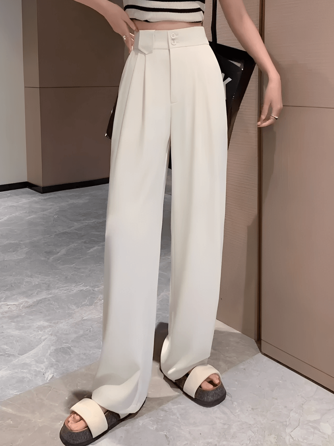 Calça Feminina Alfaiataria Wide Leg Cintura Alta com Lenço Estampado Removível e Bolsos – Amara