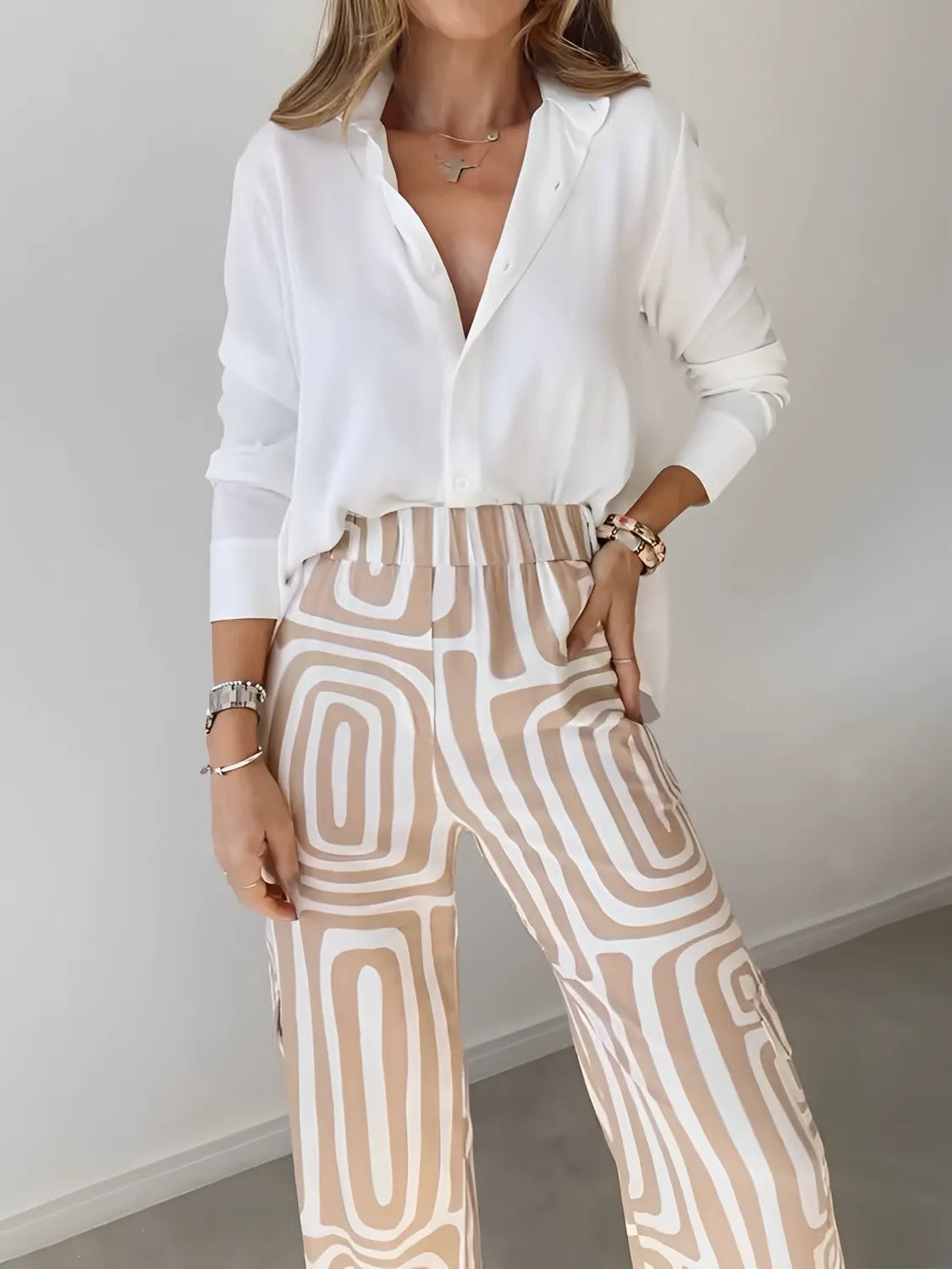 Conjunto Feminino com Camisa de Manga Longa e Calça Reta com Estampa Geométrica - Bianca
