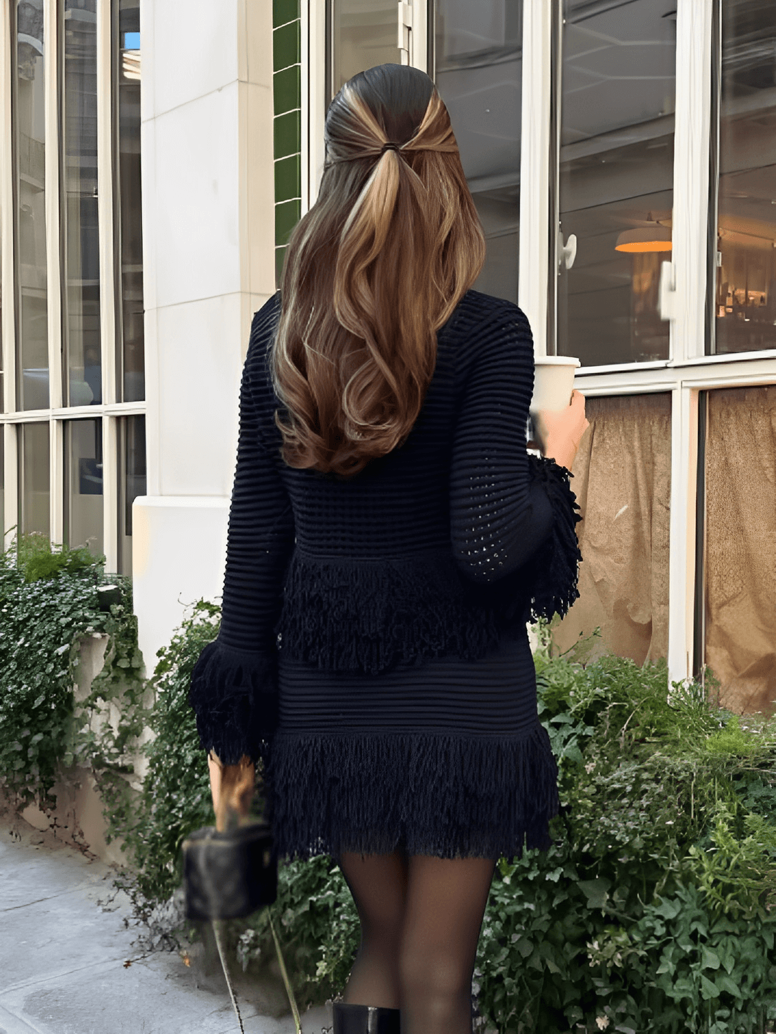 Conjunto Feminino em Tricô com Blusa Manga Longa com Fechamento em Botões e Saia Cintura Alta com Franjas - Monique