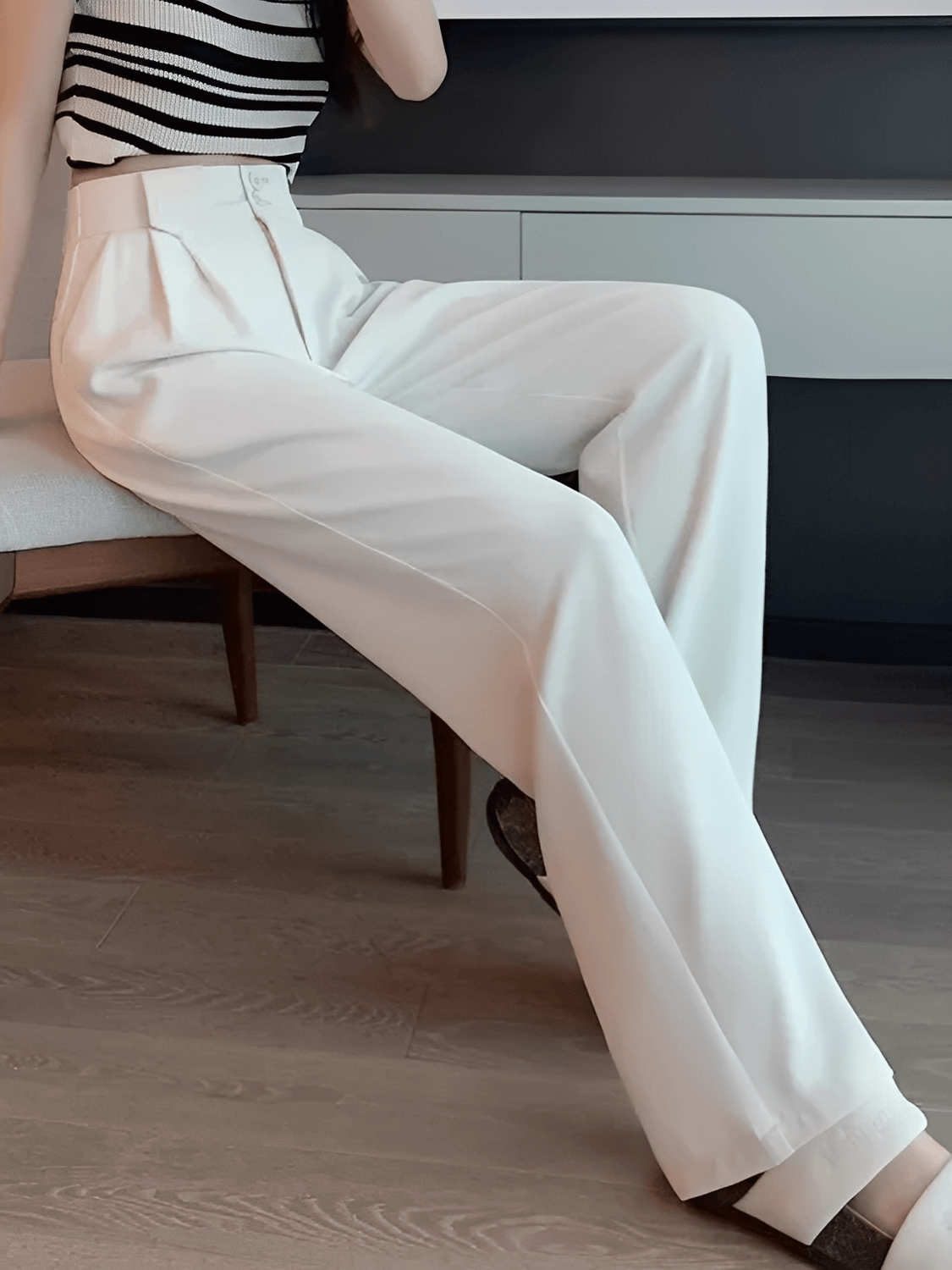 Calça Feminina Alfaiataria Wide Leg Cintura Alta com Lenço Estampado Removível e Bolsos – Amara
