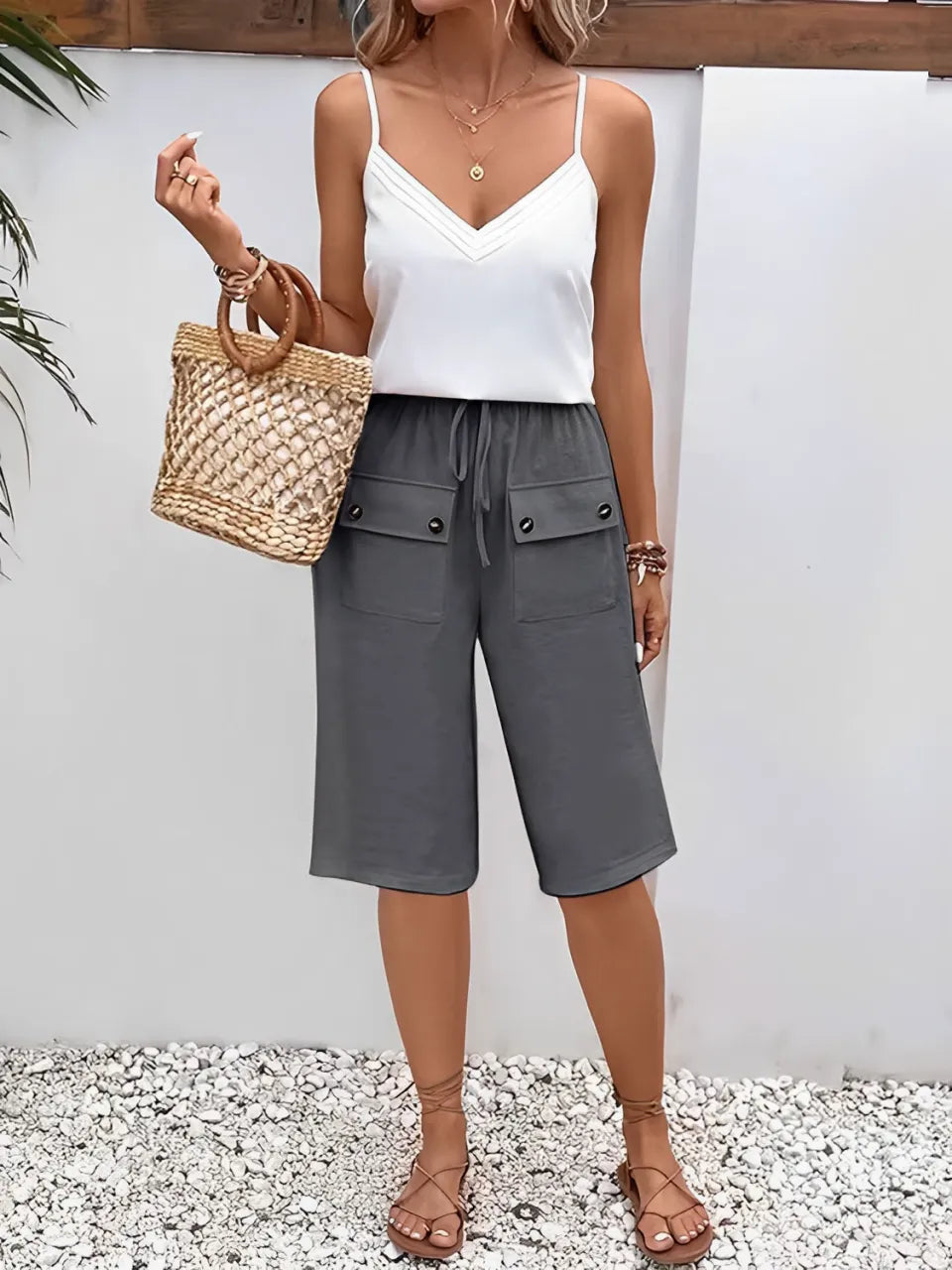 Bermuda Feminina com Bolsos Cargo e Cintura Elástica - Kylie