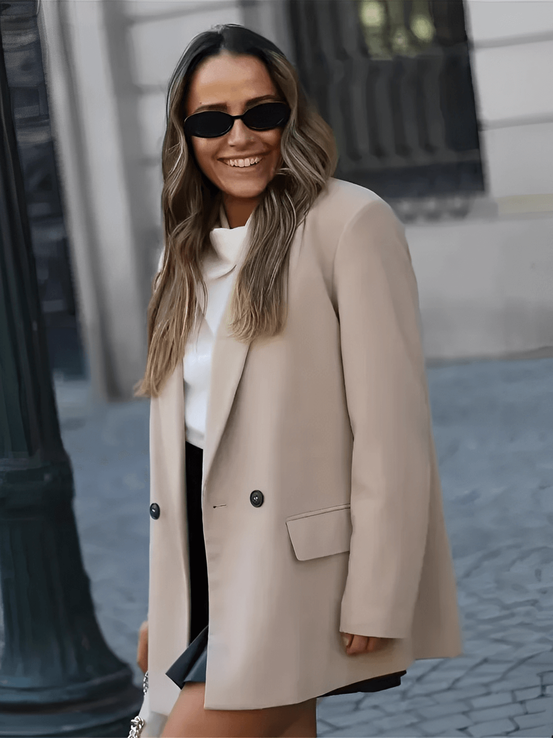 Blazer Feminino Alfaiataria Clássica com Lapela Marcante Botões Duplos Trespassado e Bolsos Decorativos – Ayana