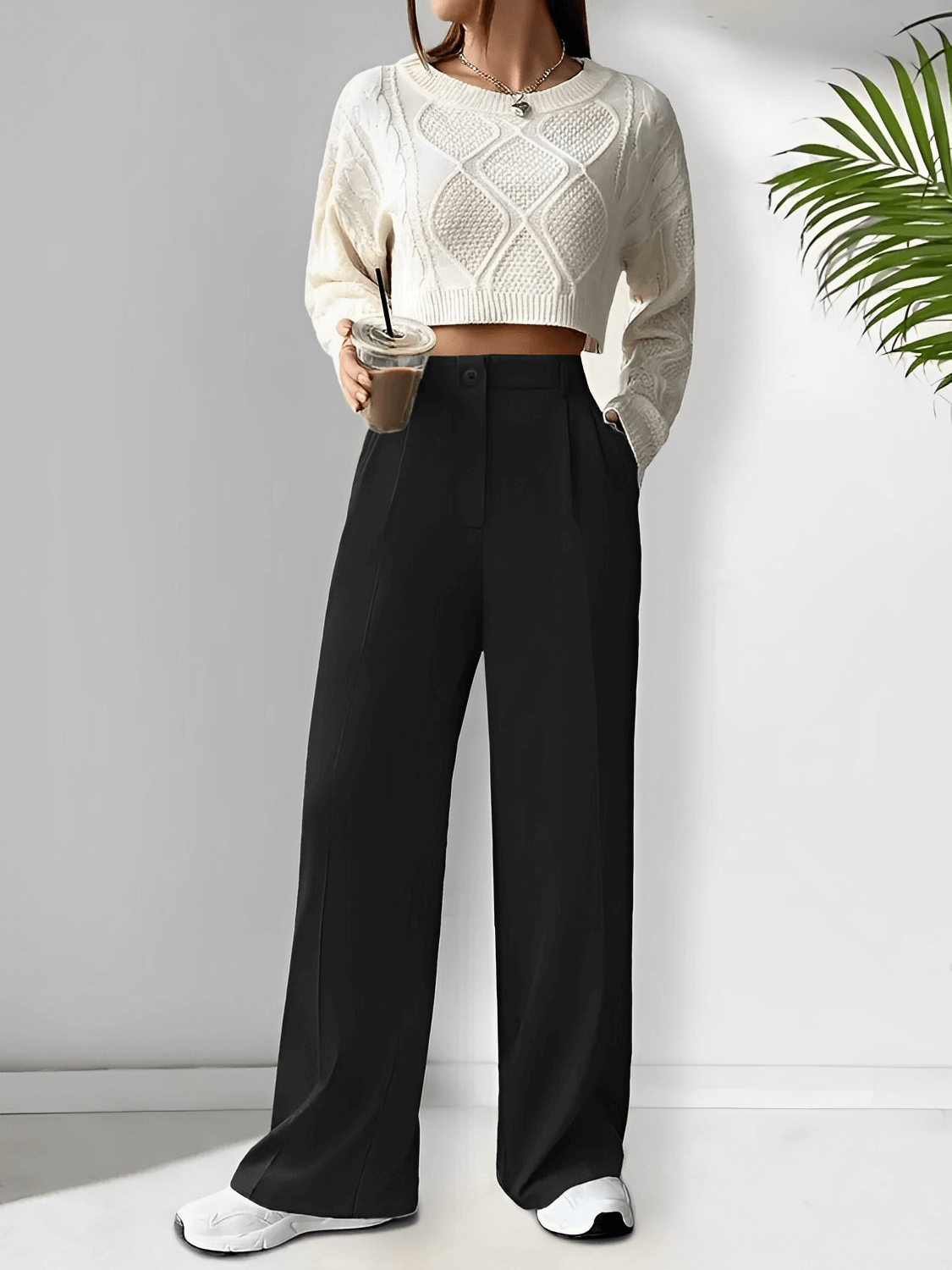 Calça Feminina Alfaiataria Modelagem Wide Leg com Bolsos Funcionais Pregas e Cintura Alta – Adelina
