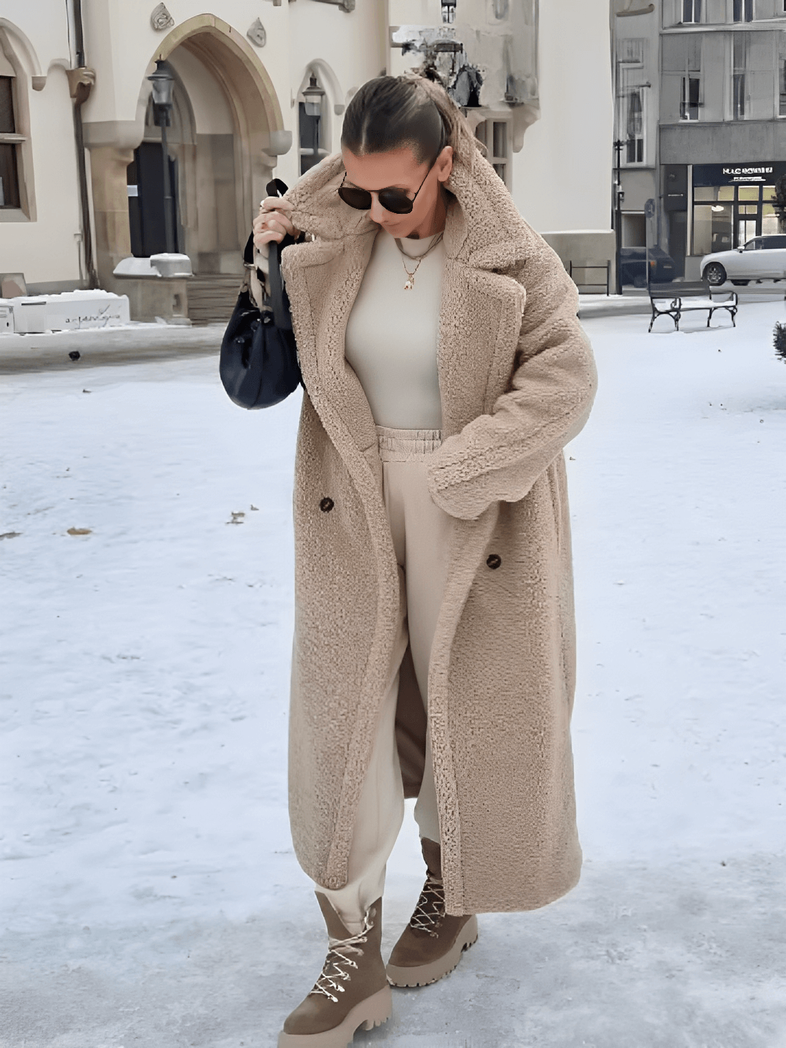 Sobretudo Feminino Longo Teddy em Lã com Cinto Faixa Removível e Fivelas nas Mangas – Jennie