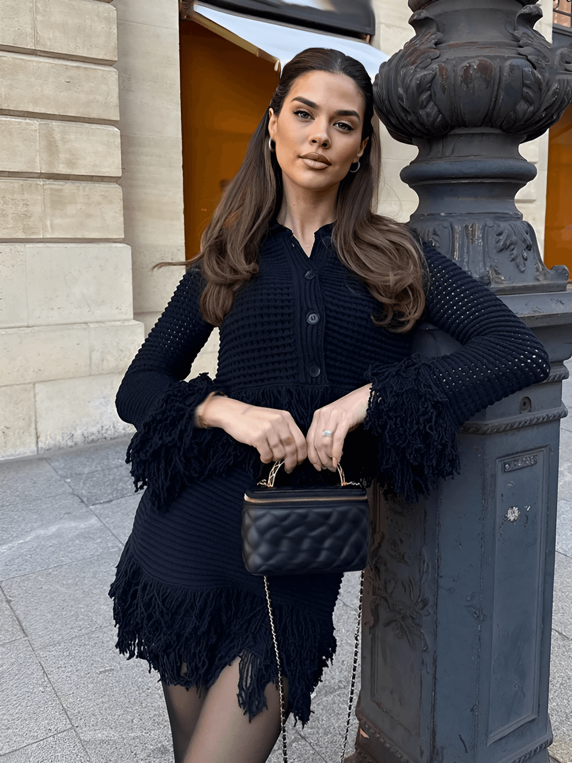Conjunto Feminino em Tricô com Blusa Manga Longa com Fechamento em Botões e Saia Cintura Alta com Franjas - Monique