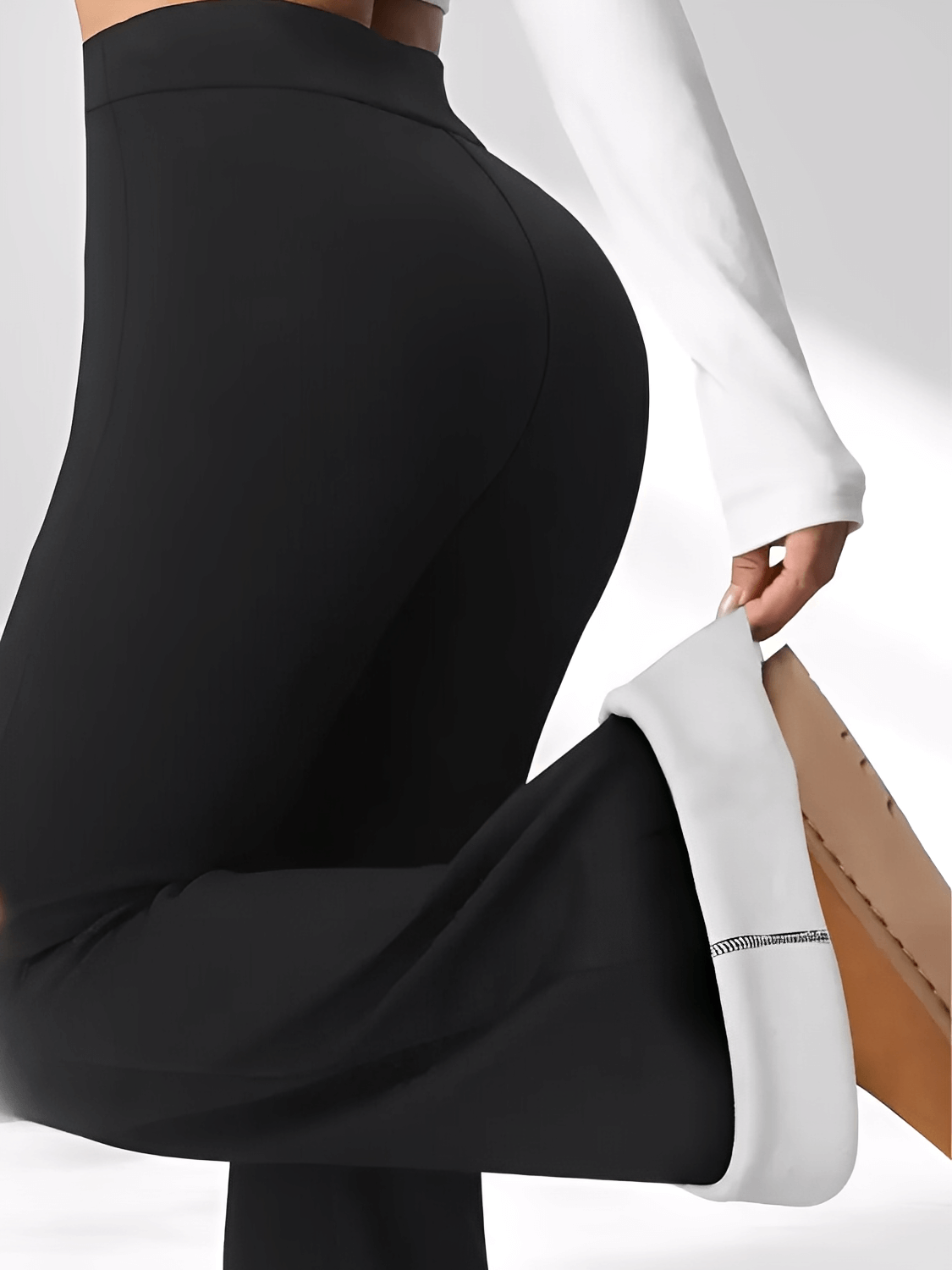 Calça Feminina Flare com Forro Peluciado Cintura Alta Modeladora e Efeito Levanta Bumbum - Magnólia