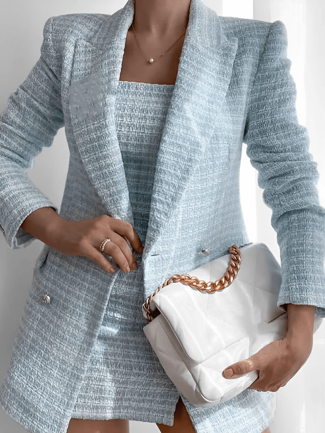 Blazer Feminino Tweed Texturizado com Fechamento Trespassado de Botões Duplos – Fiorella