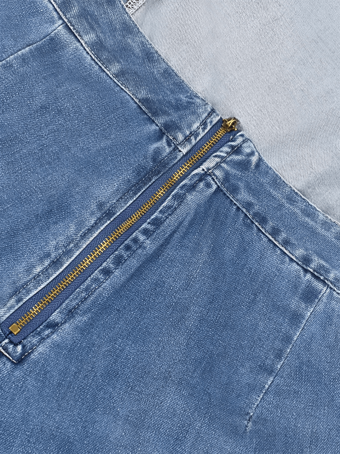 Macacão Feminino Jeans com Babados nos Ombros Amarração e Decote nas Costas - Poliana