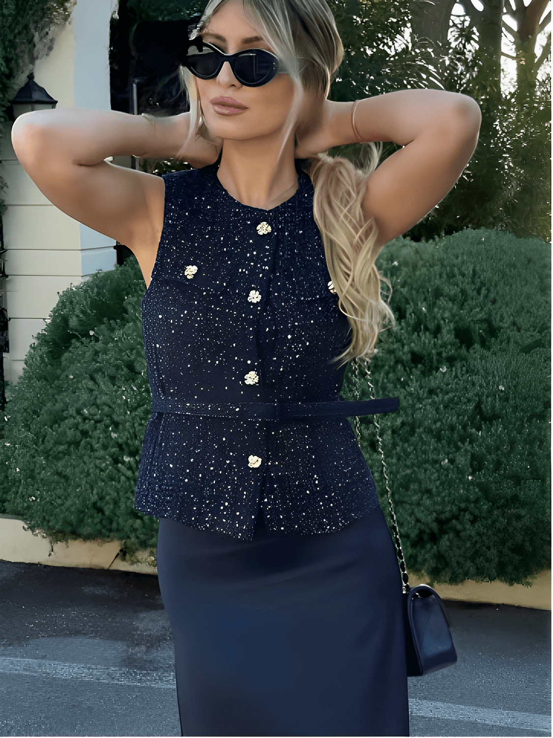 Colete Feminino Tweed Acinturado com Cinto e Bolsos Decorativo - Corine