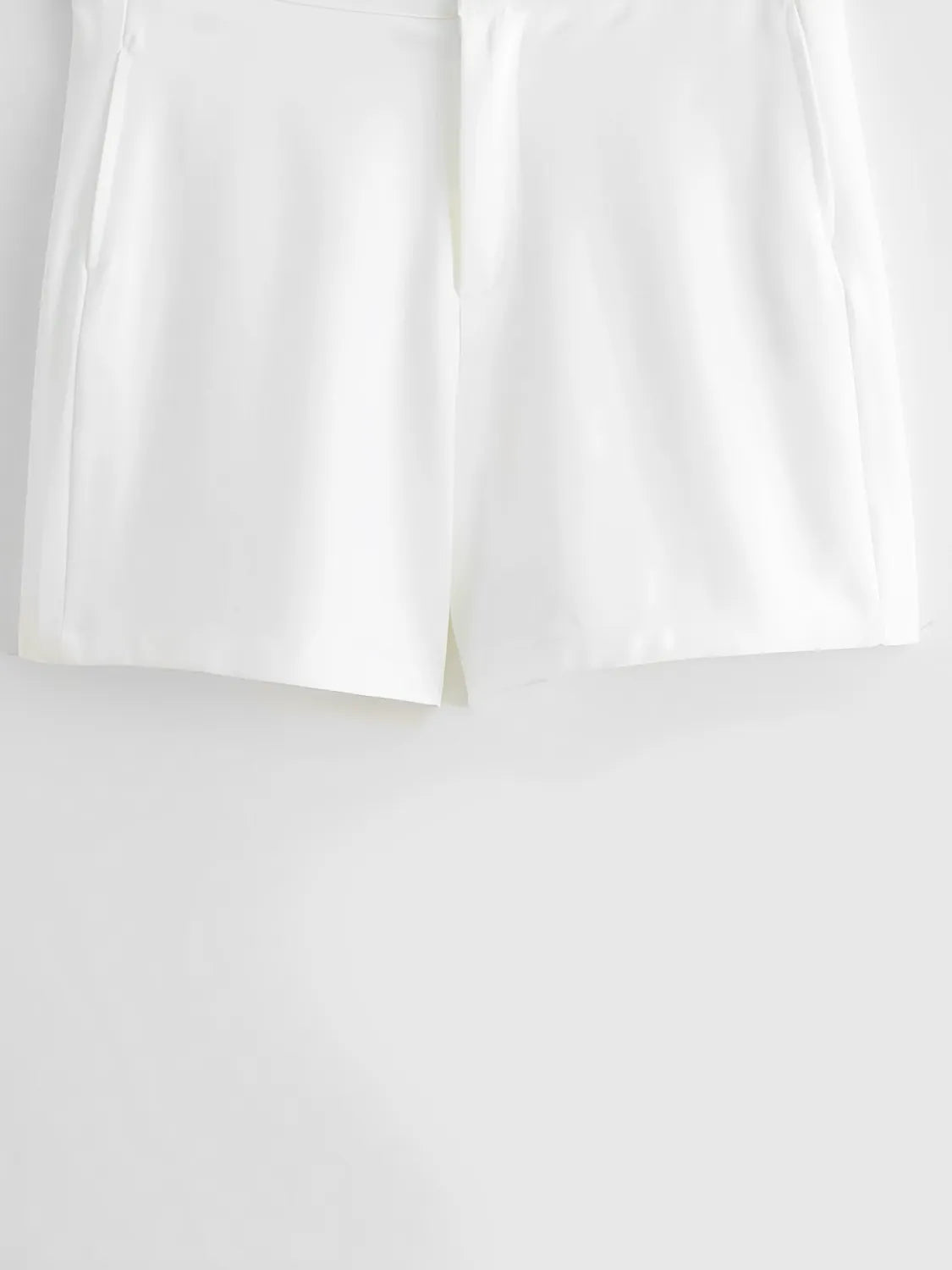 Conjunto Feminino Alfaiataria Blusa com Abotoamento Frontal e Shorts Cintura Alta - Ava