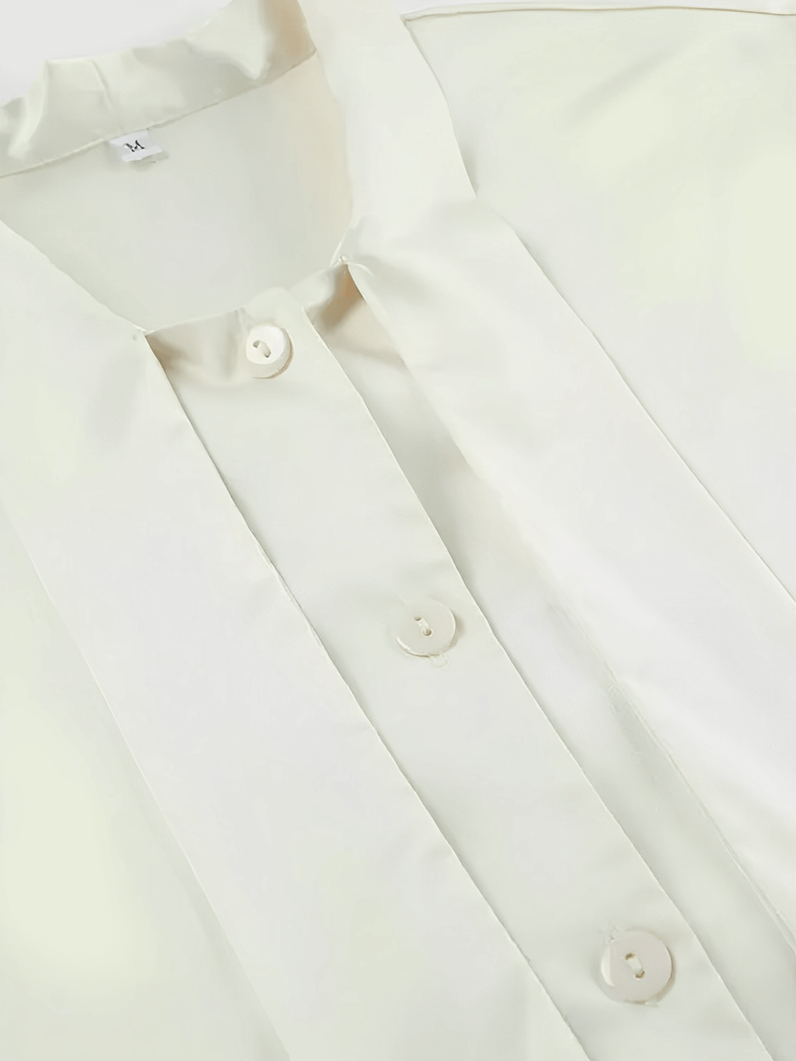 Camisa Feminina Acetinada com Gola Laço e Manga Longa Flare – Betania