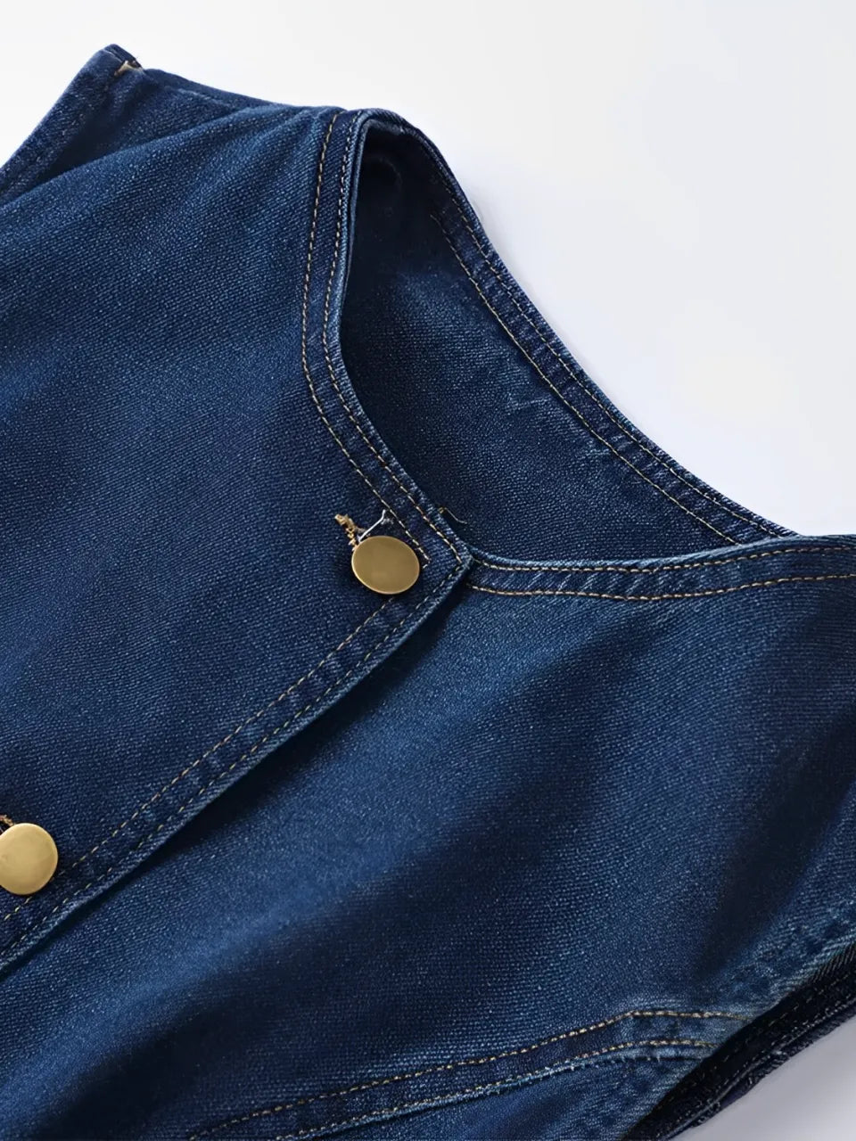 Conjunto Feminino Jeans com Colete de Botões e Short de Cintura Alta - Raiza