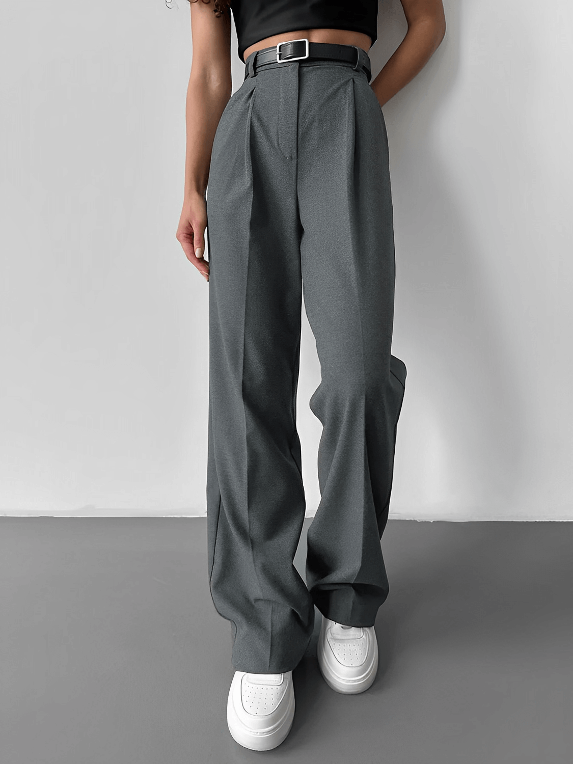 Calça Feminina Wide Leg em Alfaiataria Clássica com Cintura Alta e Bolsos – Kate