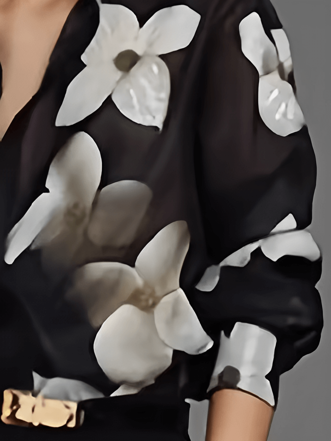 Camisa Feminina com Estampa Floral Ajuste nos Punhos e Fechamento em Botões - Celina