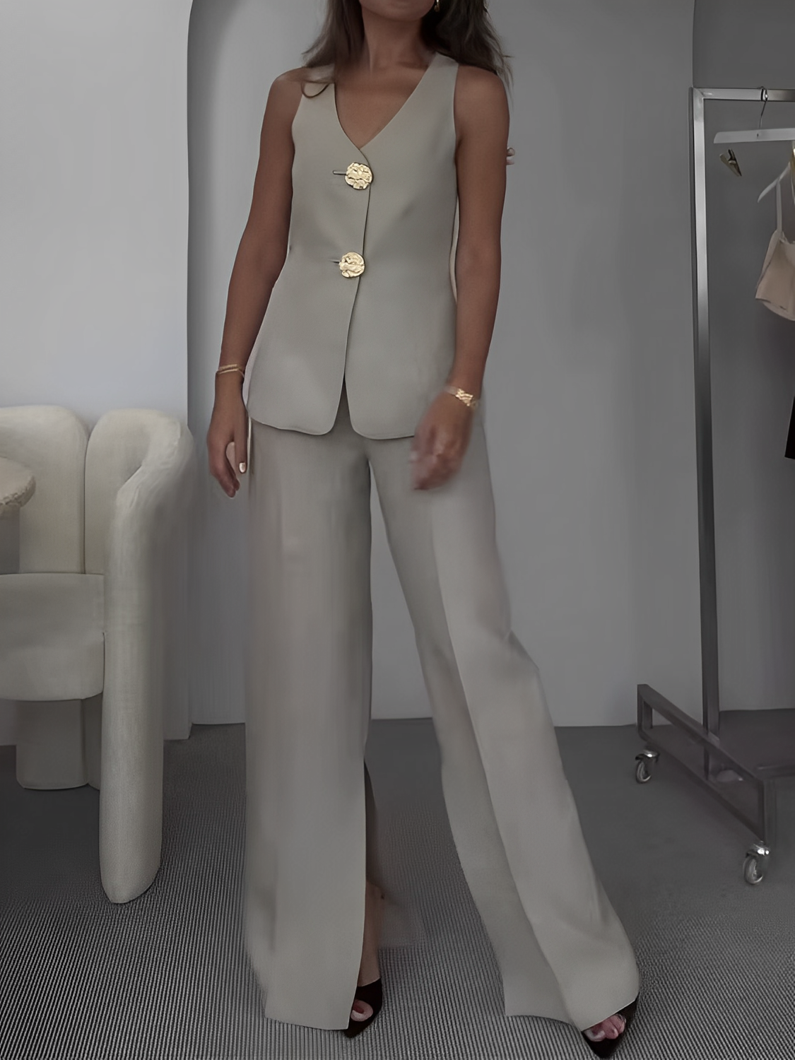 Conjunto Feminino de Alfaiataria com Colete Acinturado de Botões Maxi e Calça Reta com Fenda - Brenda [FRETE FULL]