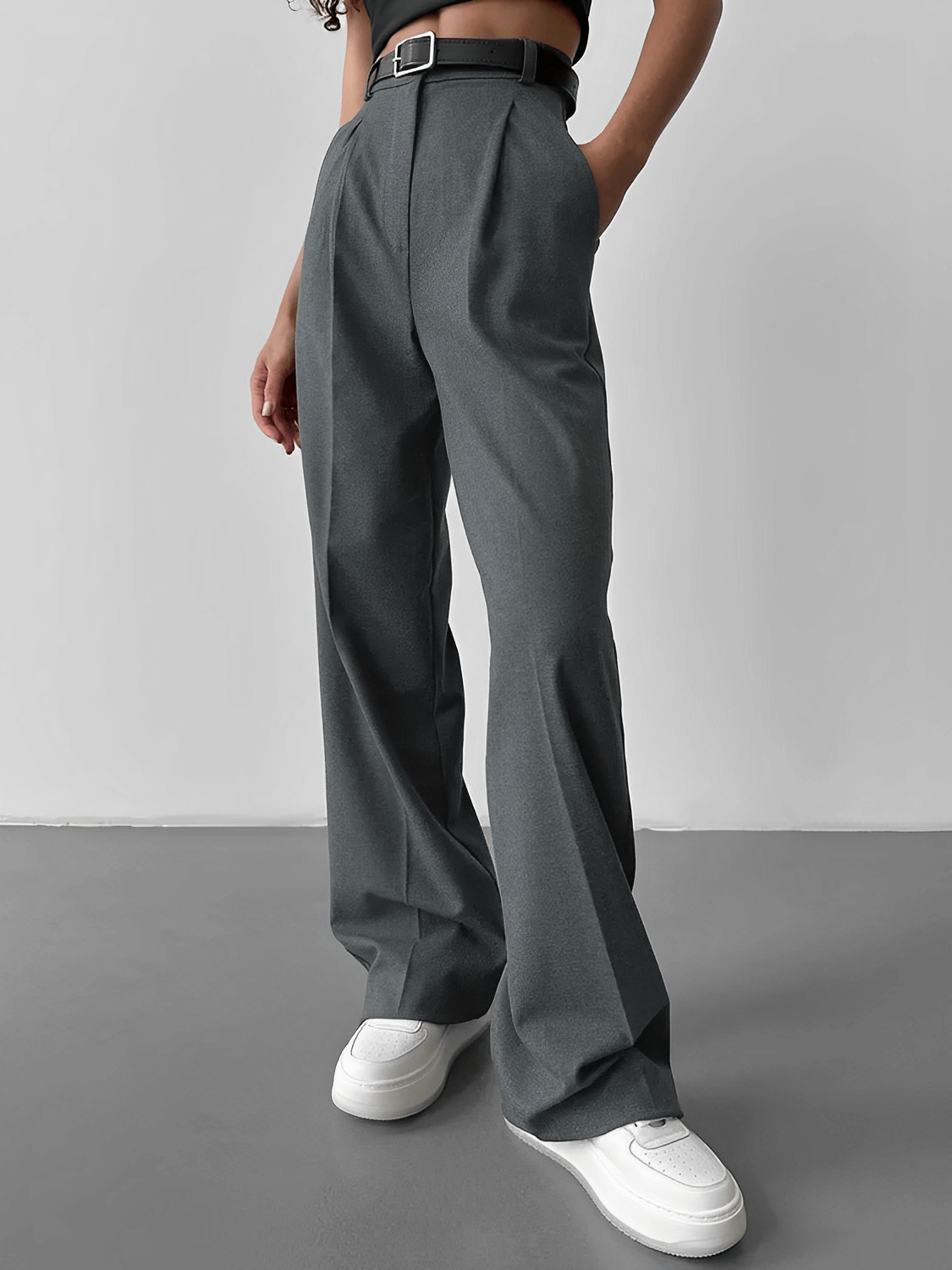Calça Feminina Wide Leg em Alfaiataria Clássica com Cintura Alta e Bolsos – Kate