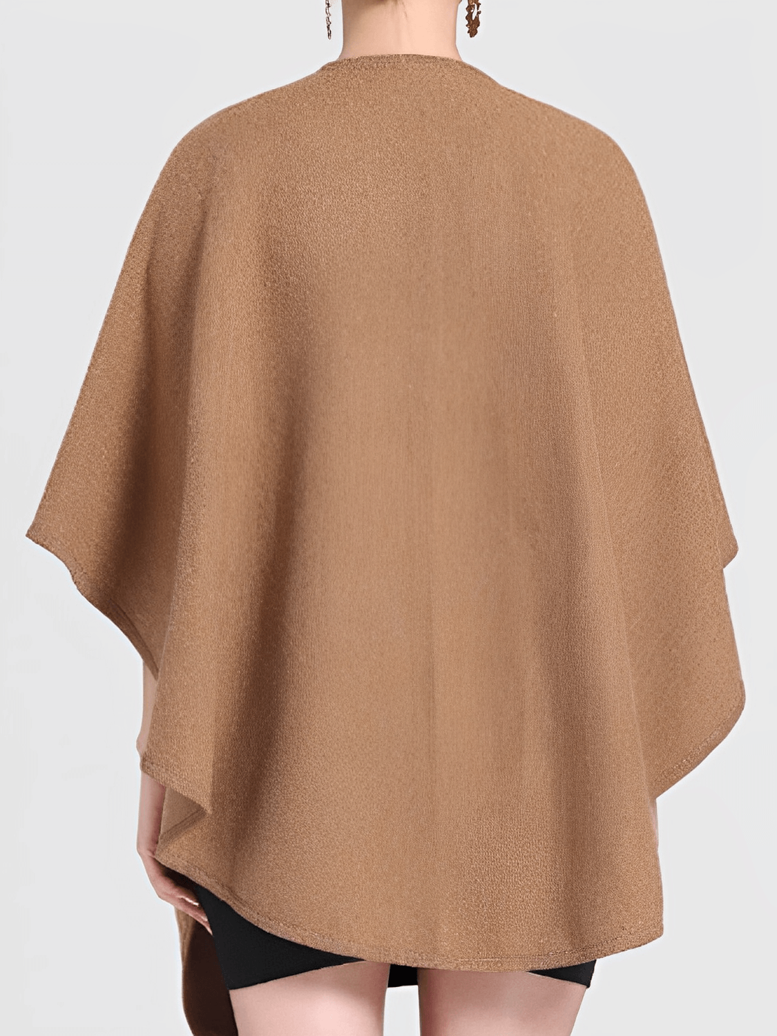 Casaco Feminino Estilo Capa em Lã com Decote V Recorte Assimétrico e Fechamento Transpassado  – Arabela