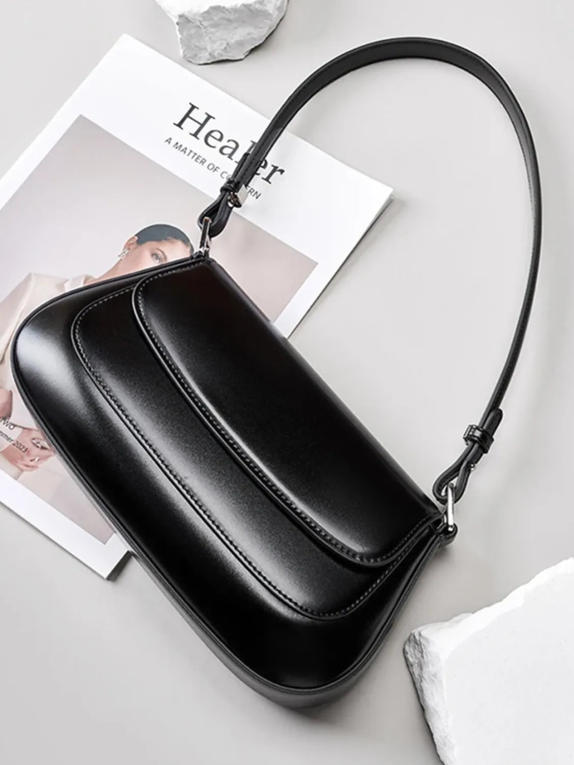 Bolsa Feminina Baguete Tiracolo em Couro Genuíno com Alça Ajustável - Briana [FRETE FULL]