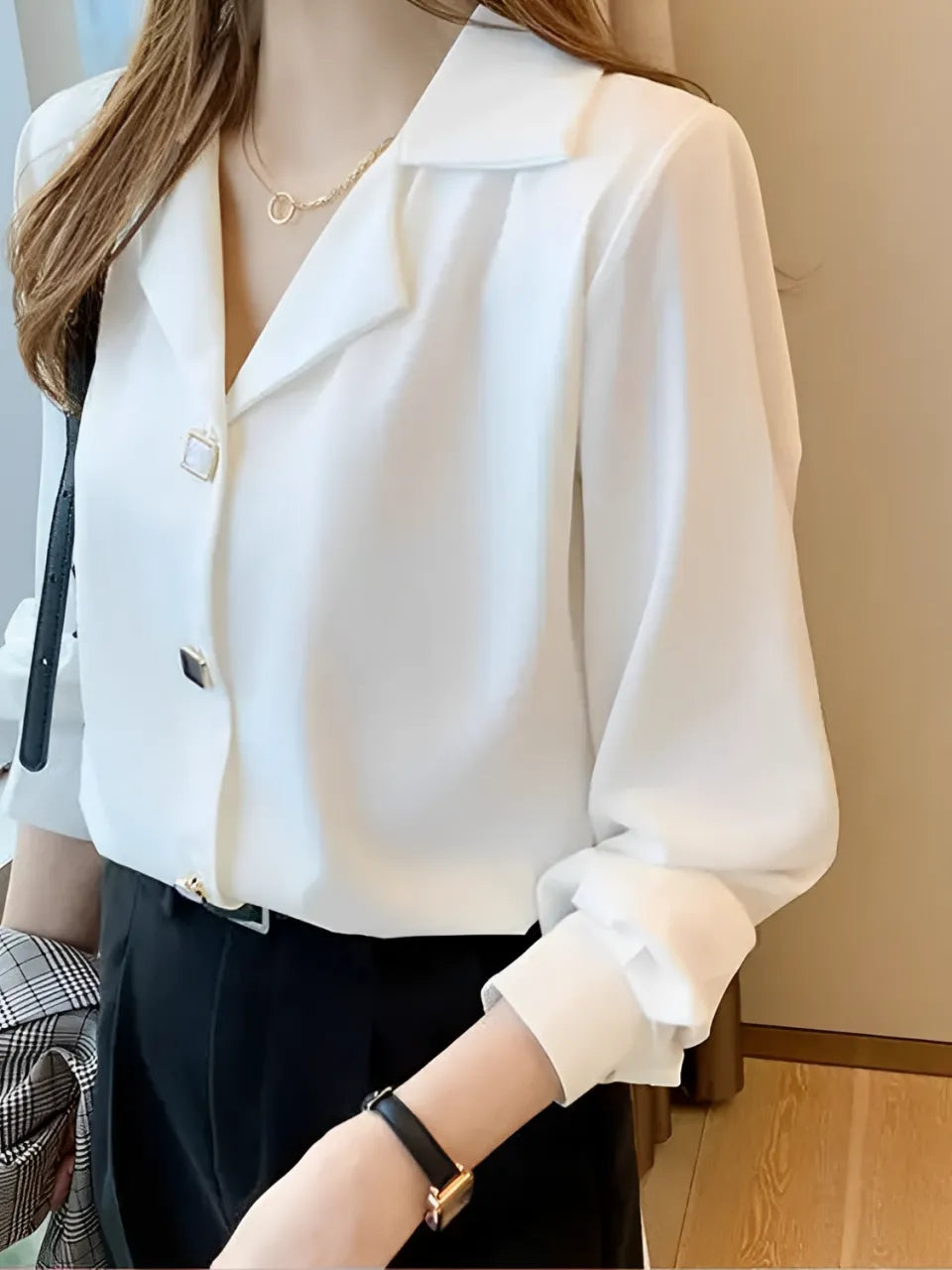 Camisa Feminina Acetinada com Gola Polo e Botões - Lucy