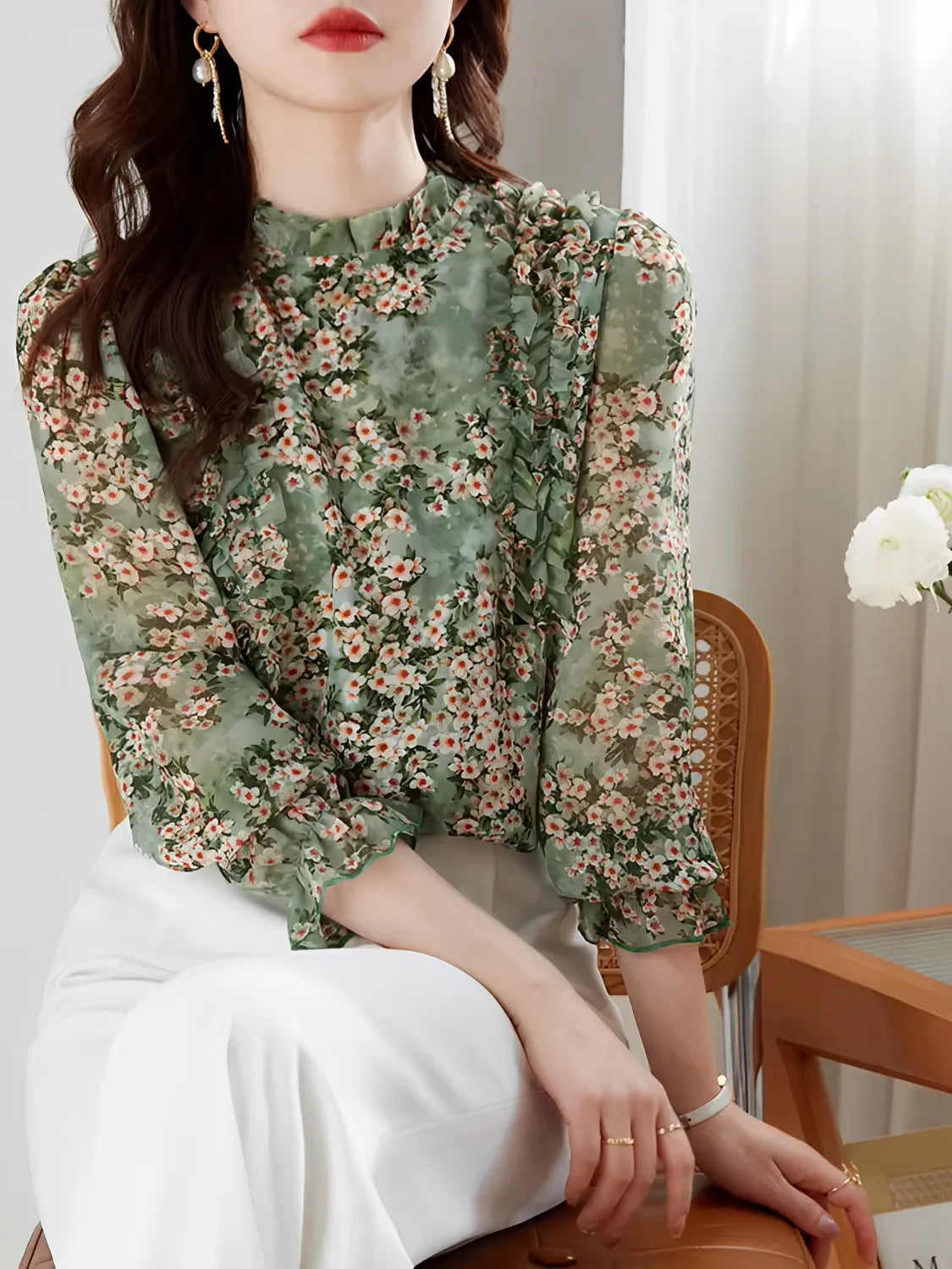 Blusa Feminina Estampada Floral de Chiffon com Mangas Longas - Molie