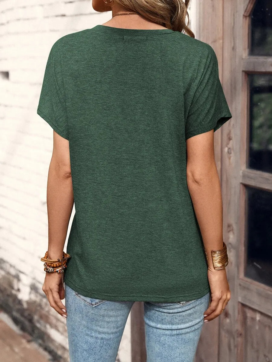 Blusa Feminina Básica com Gola Redonda e Abertura Frontal de Botões - Isolde
