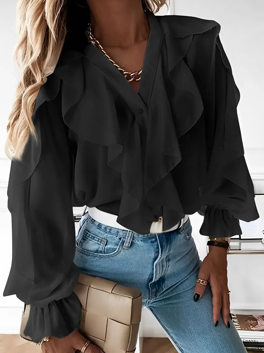 Camisa Feminina com Babados Frontais e Decote em V - Mabel