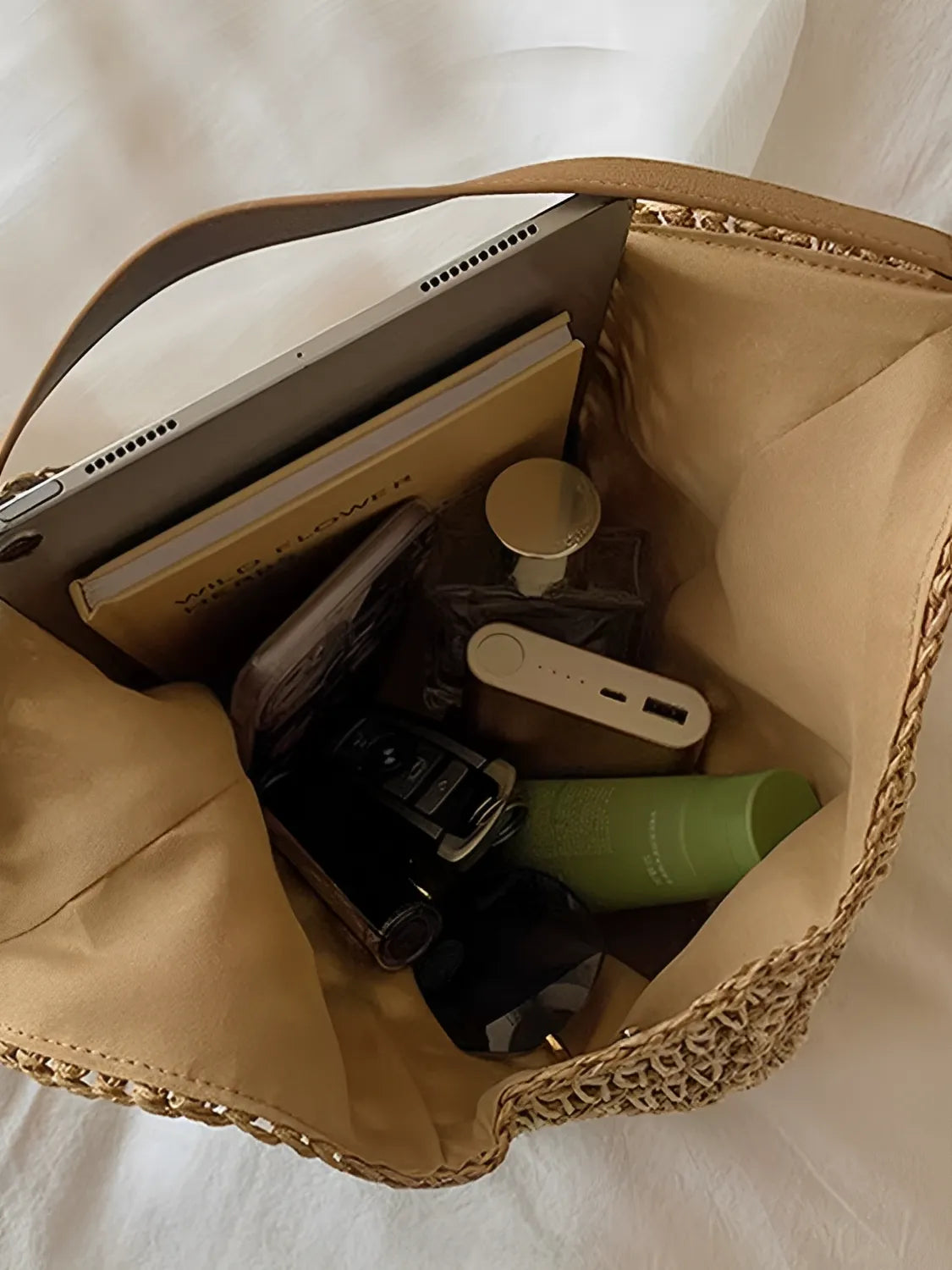 Bolsa Feminina de Ombro em Palha com Fechamento Magnético e Alça em Couro PU - Amanda
