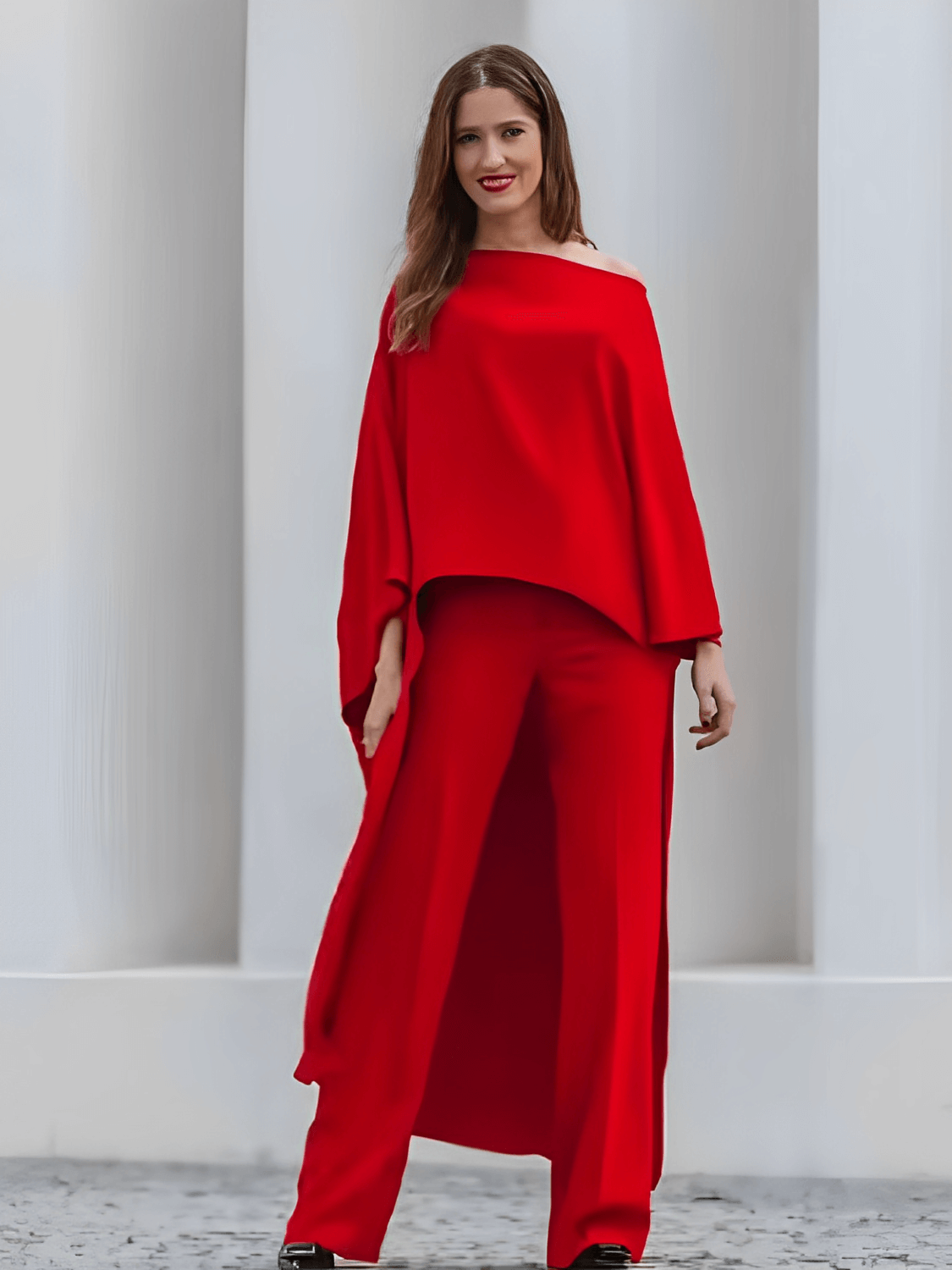 Bata Feminina Longa Estilo Capa com Manga Morcego e Fenda Lateral Assimétrica – Cláudia