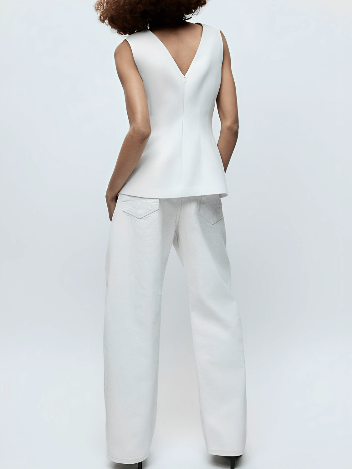 Blusa Feminina Peplum com Decote V e Ajuste Acinturado e Zíper nas Costas  – Marisa