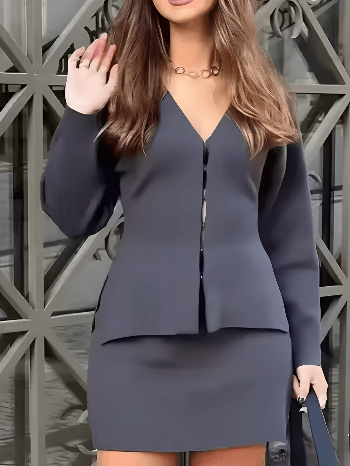 Conjunto Feminino de Tricô com Suéter Gola V e Saia Reta com Cintura Elástica - Viviene