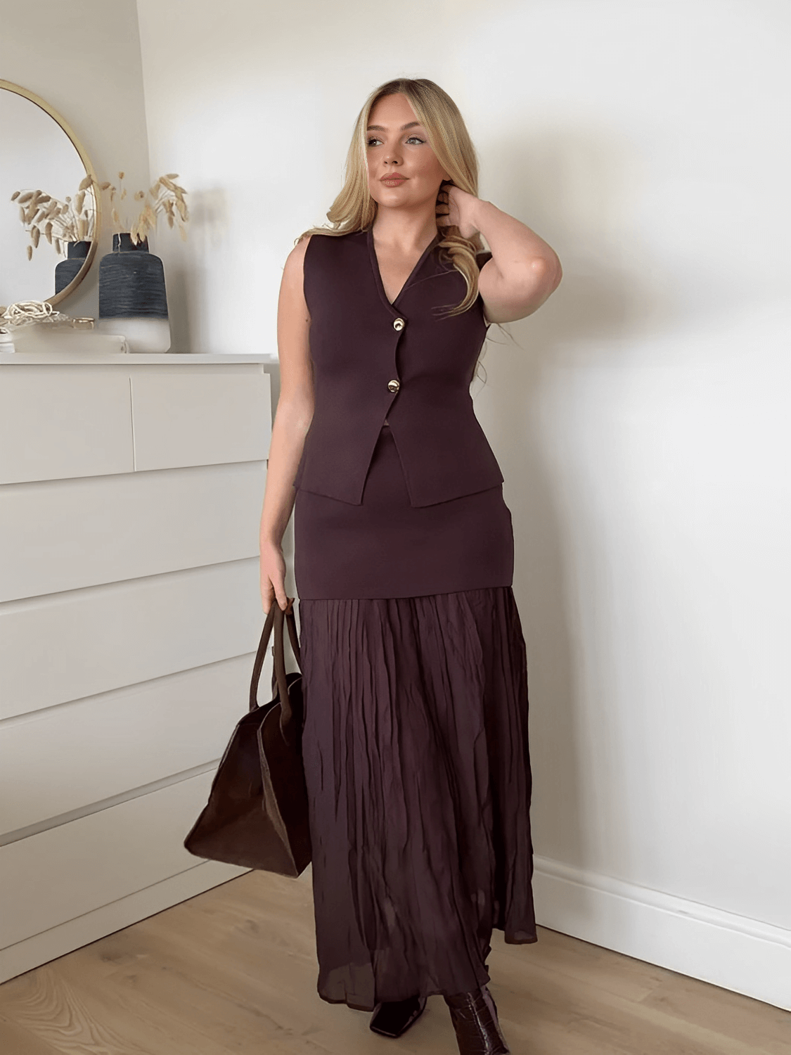 Conjunto Feminino Alfaiataria com Colete de Botões e Saia Longa em Camadas Plissada - Mirella