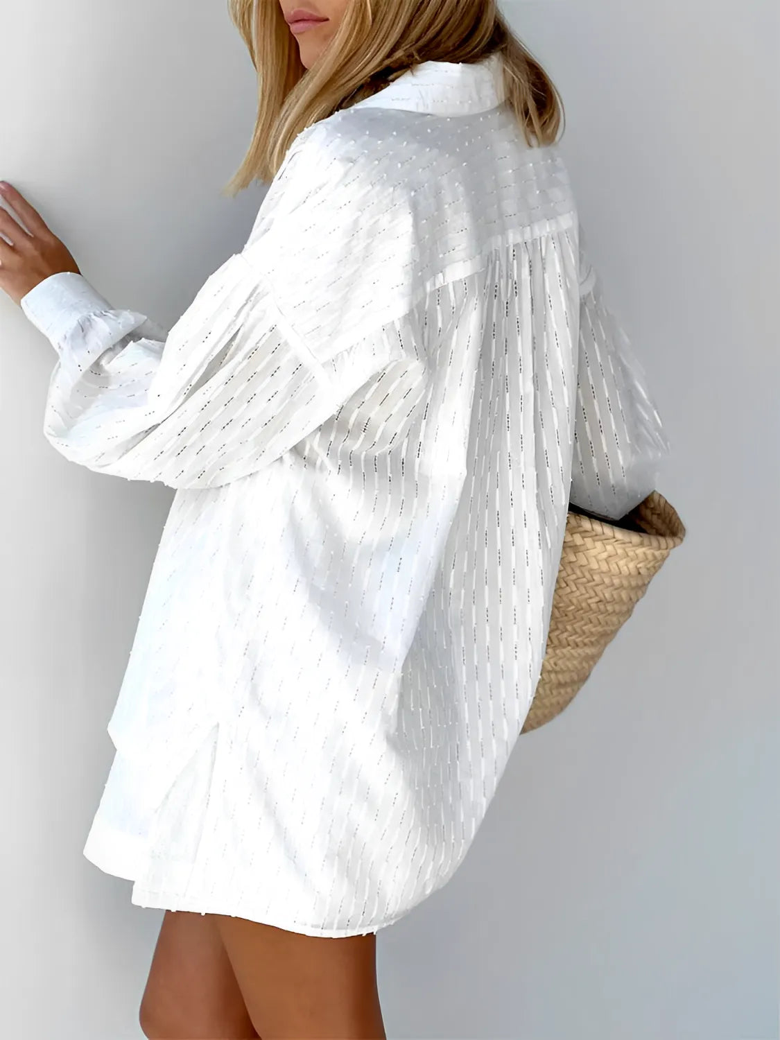 Conjunto Feminino de Camisa Laise de Mangas Longas e Shorts Cintura Alta Texturizado - Cate