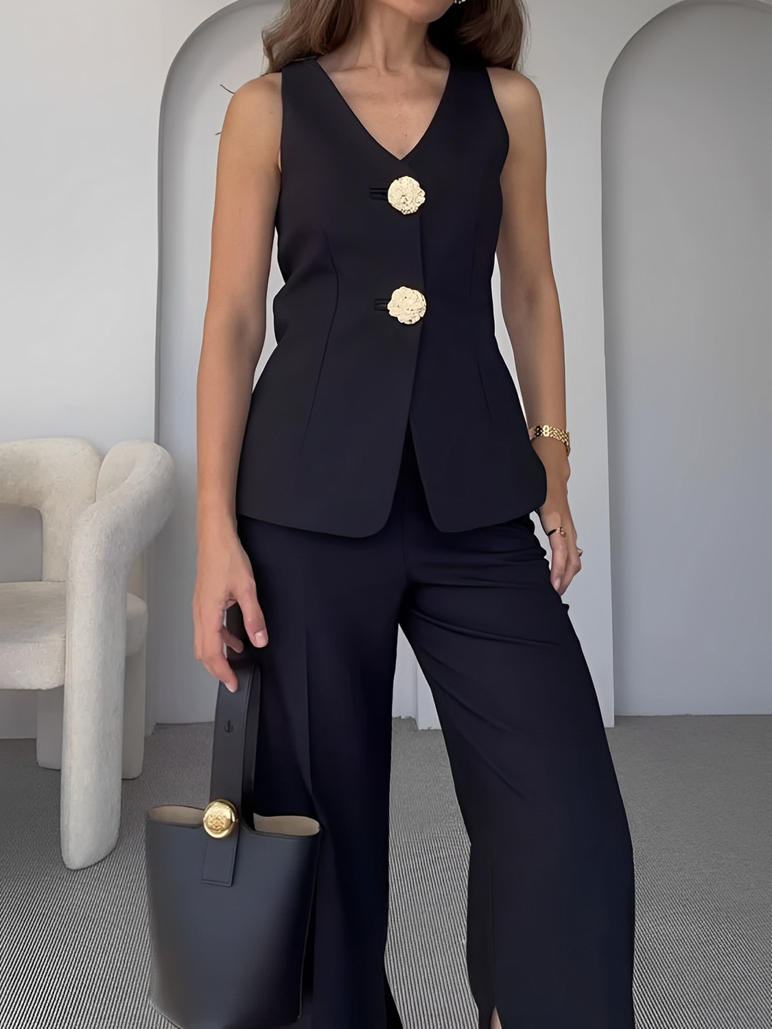 Conjunto Feminino de Alfaiataria com Colete Acinturado de Botões Maxi e Calça Reta com Fenda - Brenda [FRETE FULL]