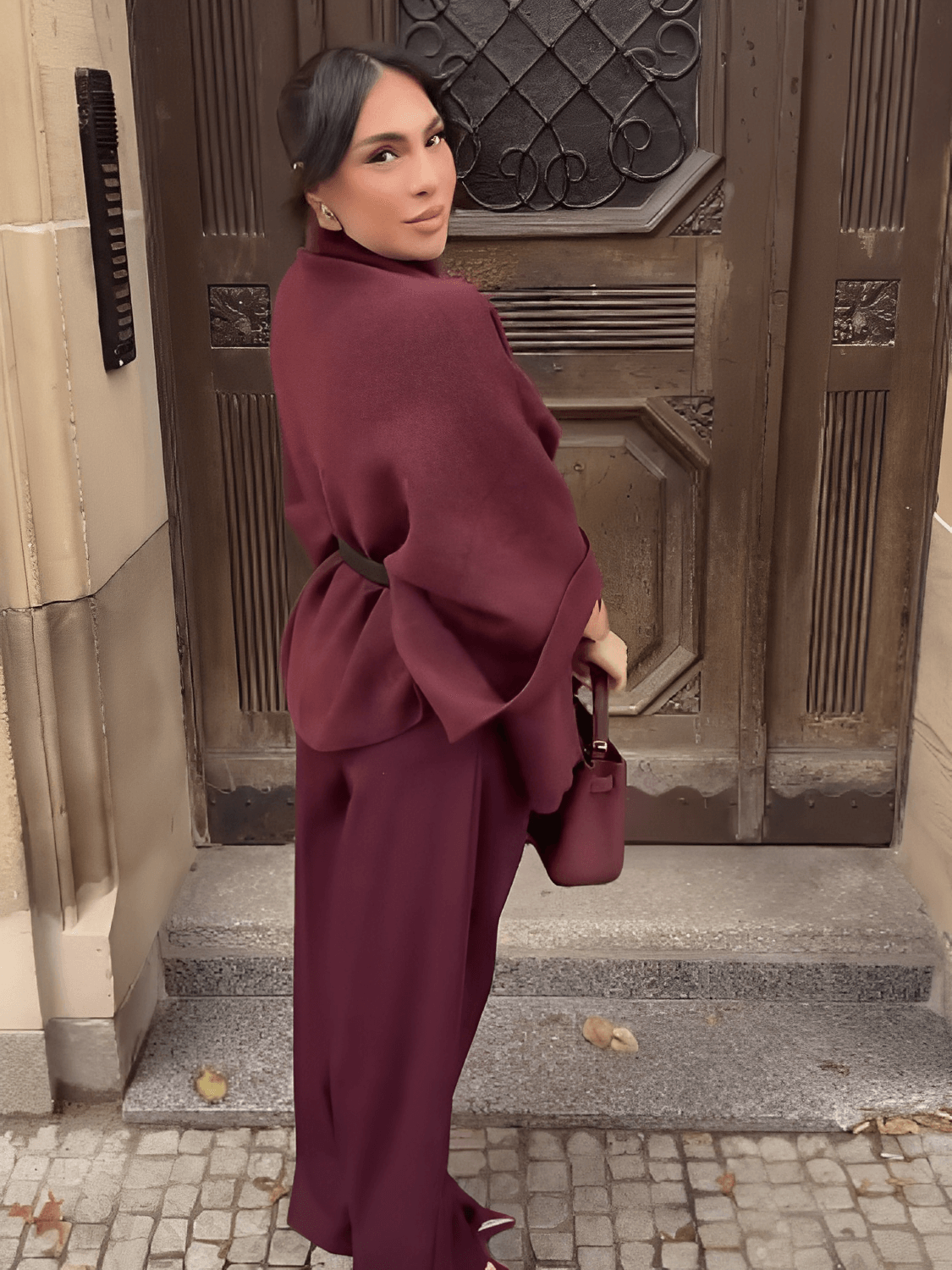 Casaco Feminino Estilo Capa Assimétrico Estruturado com Gola Alta e Modelagem Poncho - Lenir