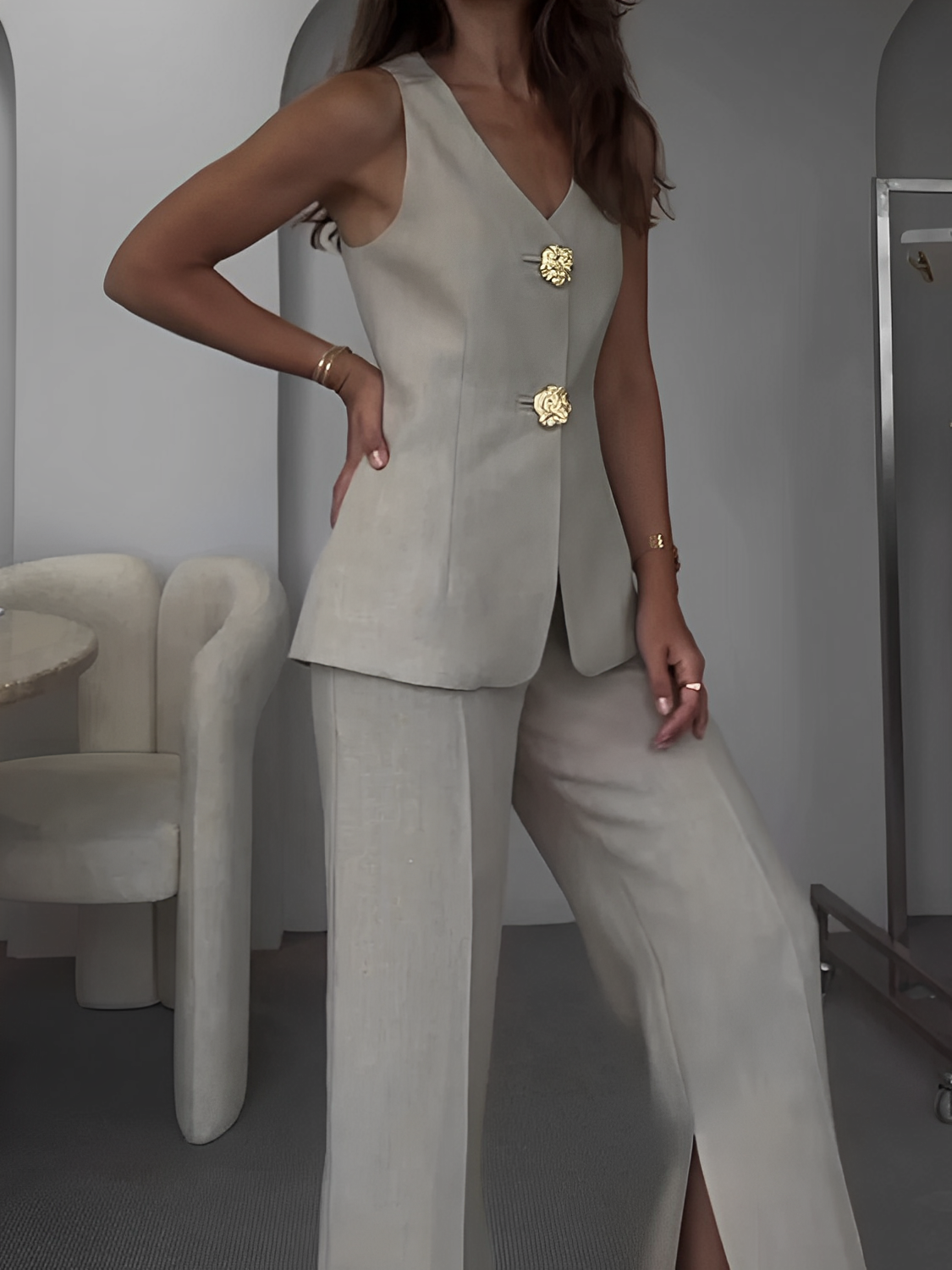 Conjunto Feminino de Alfaiataria com Colete Acinturado de Botões Maxi e Calça Reta com Fenda - Brenda [FRETE FULL]