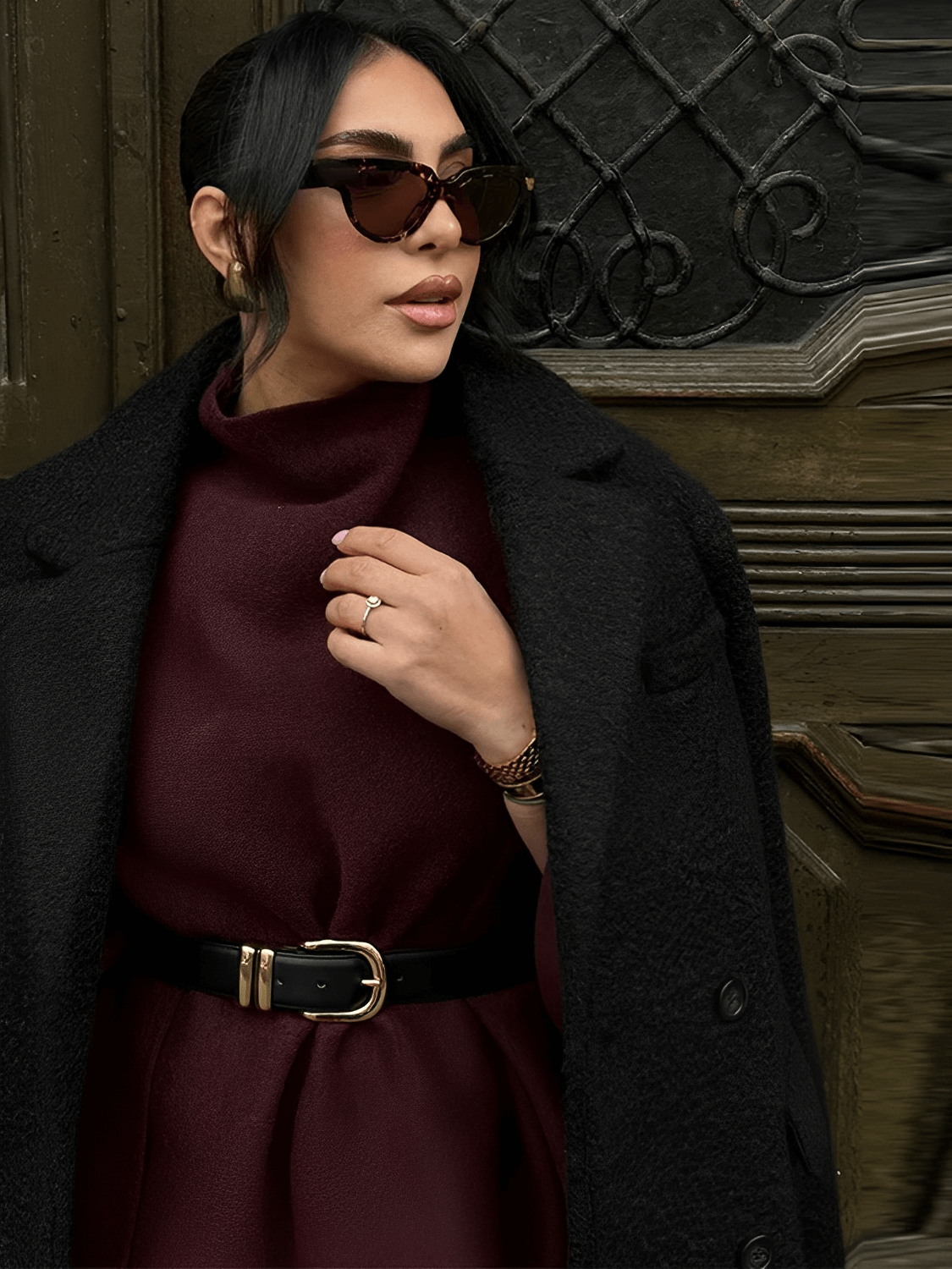 Casaco Feminino Estilo Capa Assimétrico Estruturado com Gola Alta e Modelagem Poncho - Lenir