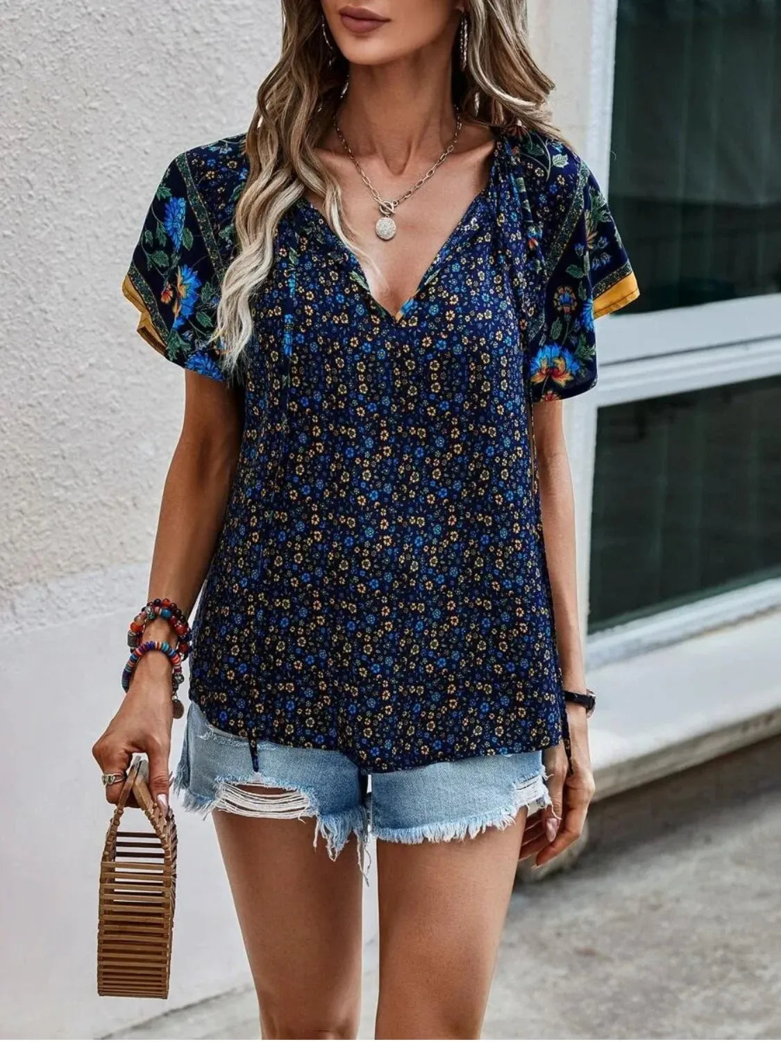 Blusa Feminina de Viscose com Mangas Borboleta e Estampa Floral - Tereza