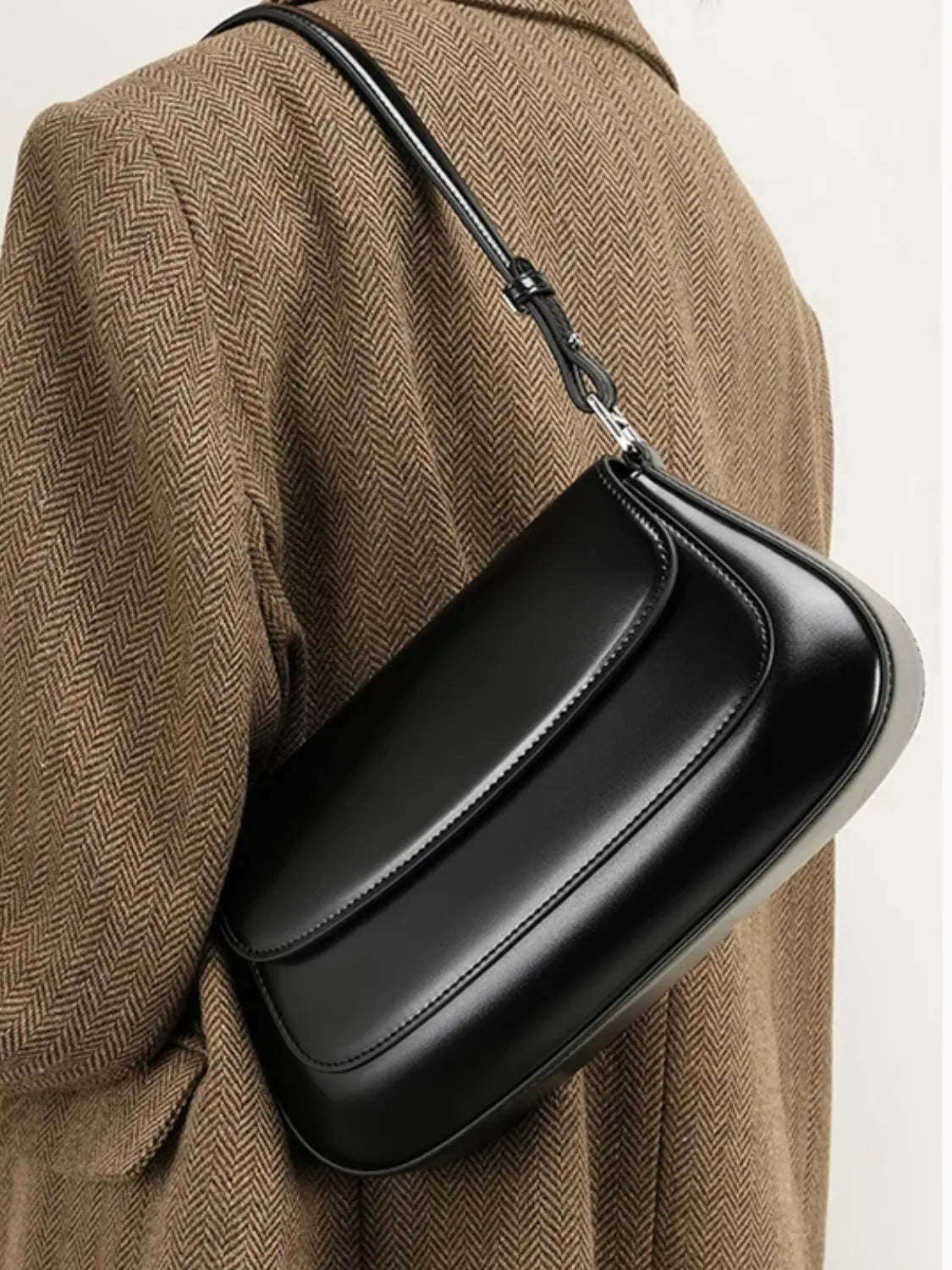 Bolsa Feminina Baguete Tiracolo em Couro Genuíno com Alça Ajustável - Briana [FRETE FULL]