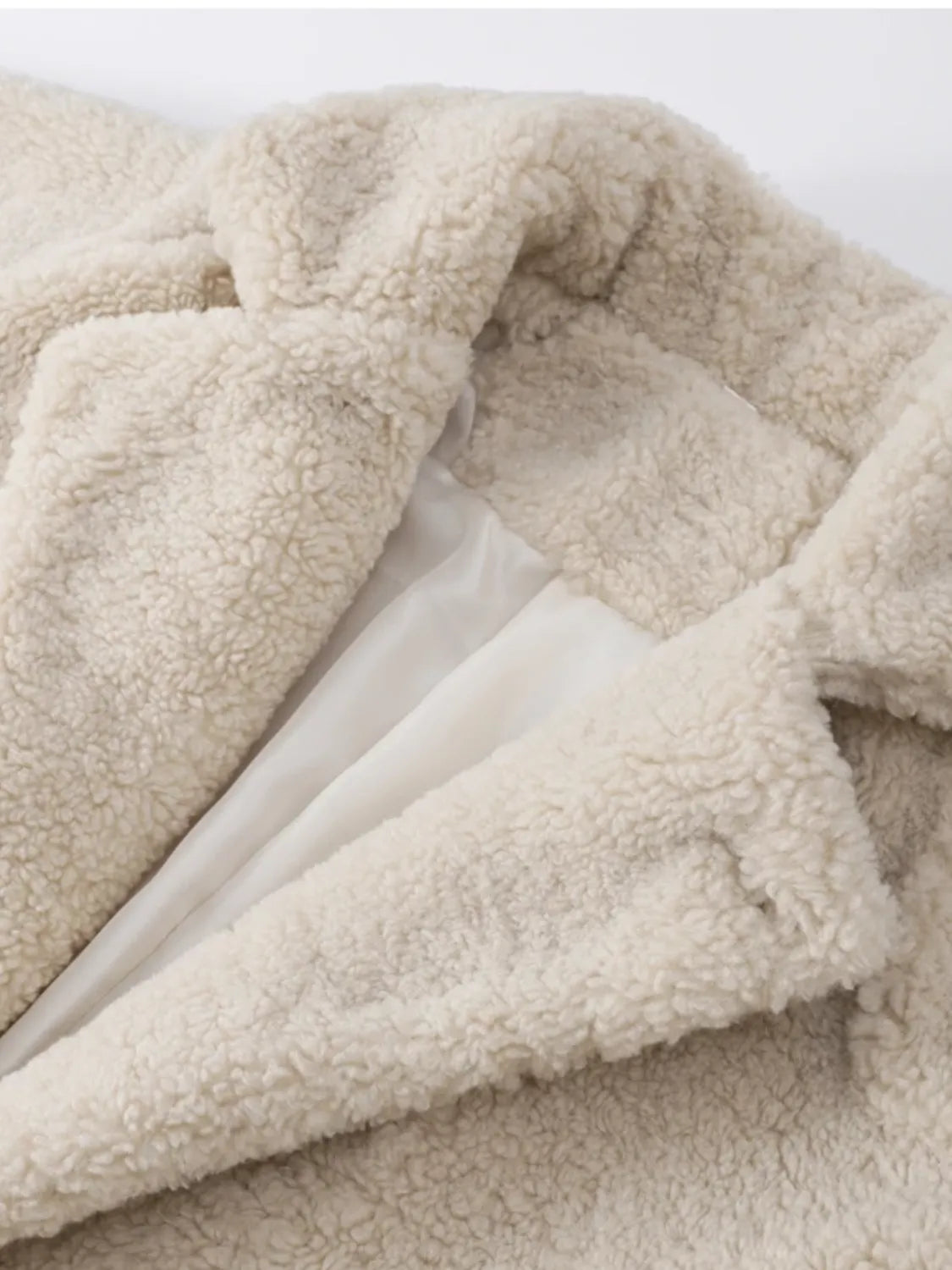 Casaco Feminino Teddy em Lã Peluciado com Bolsos - Pérola [FRETE FULL]