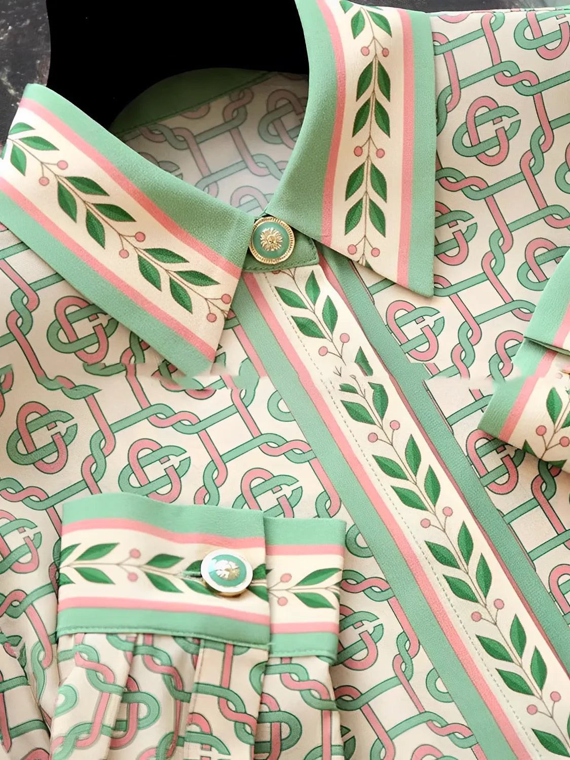 Camisa Feminina Estampada com Gola Clássica e Botões - Francesca