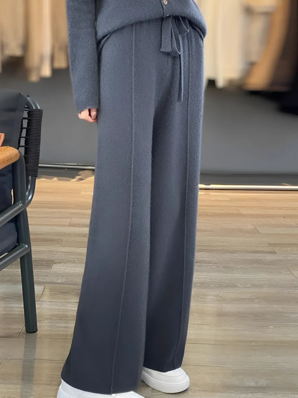 Calça Feminina Wide de Lã com Cintura Alta e Cadarço na Cintura - Justine.