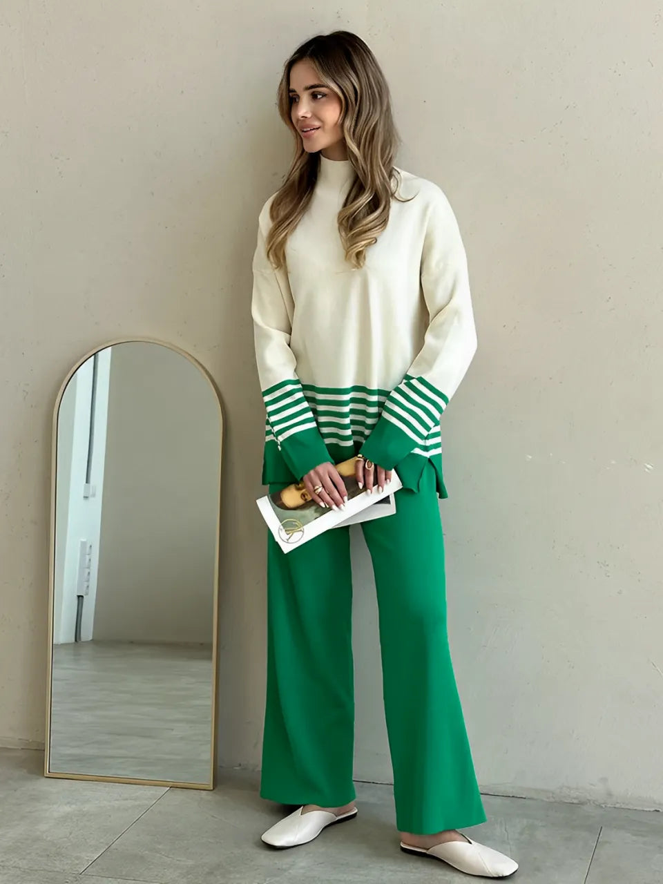 Conjunto Feminino com Suéter Listrado de Gola Alta e Calça de Cintura Alta - July