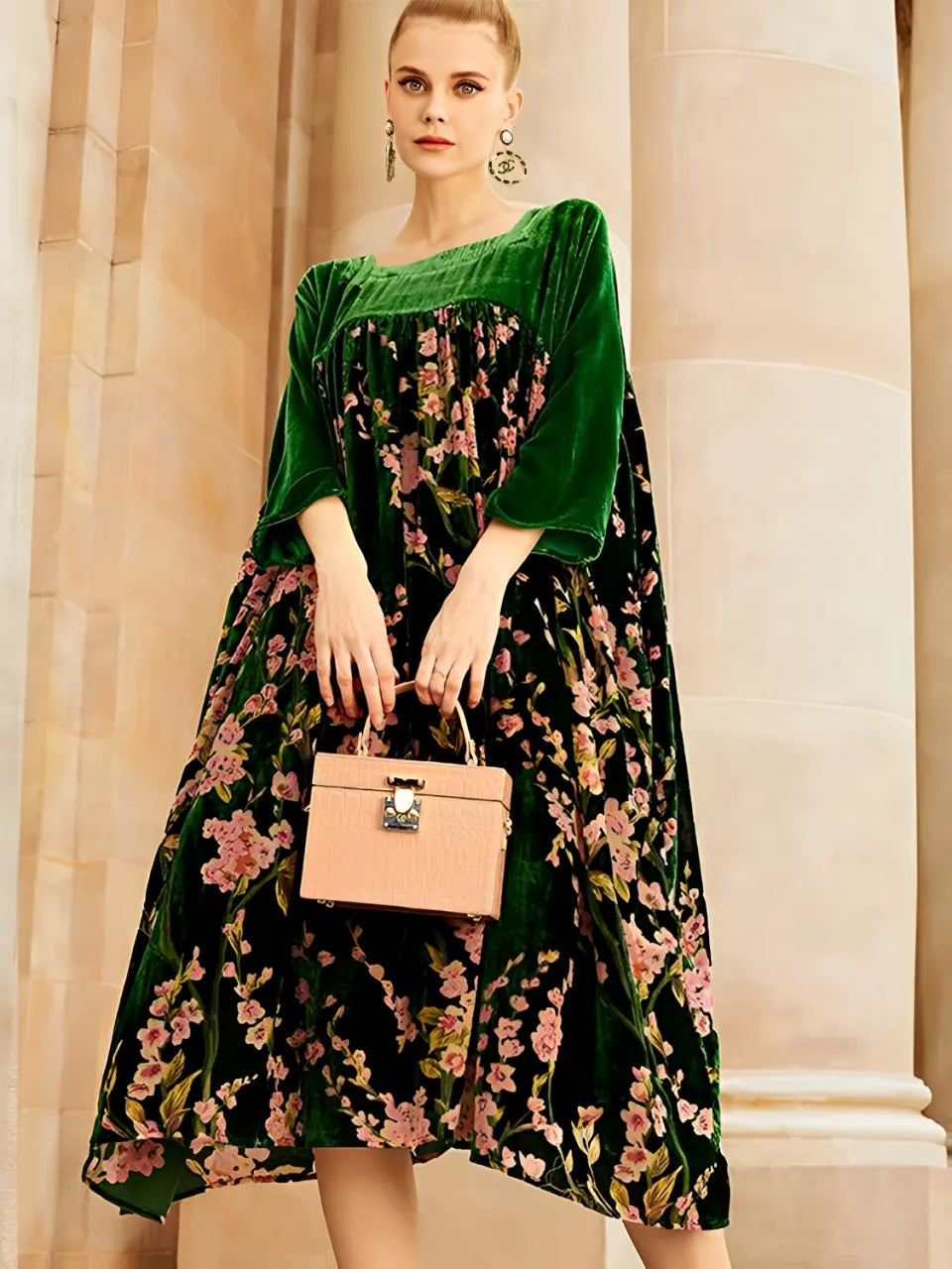 Vestido Feminino de Veludo Floral com Decote Quadrado e Mangas Longas - Theodora